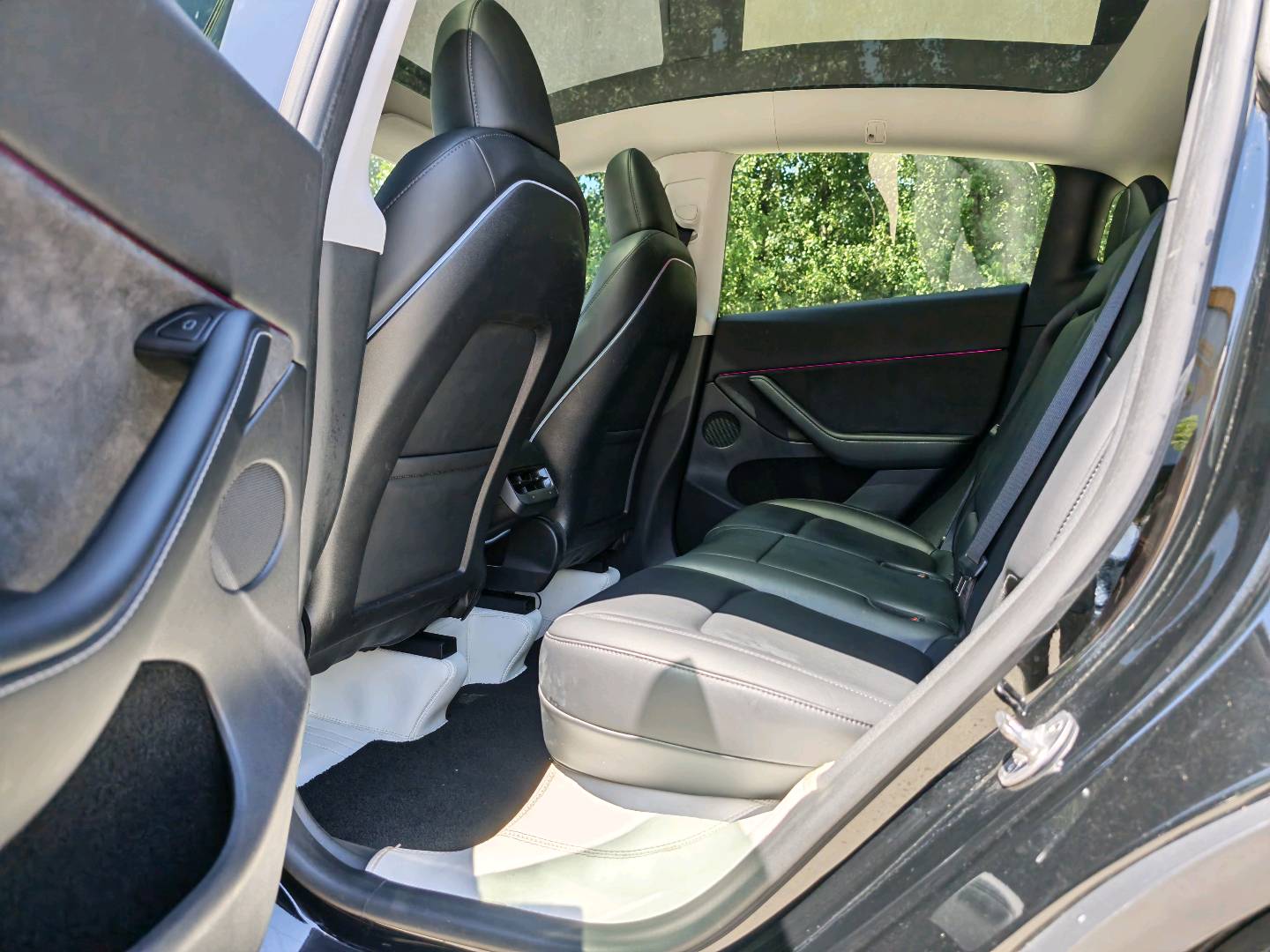 Tesla Model Y 2023 car image #8