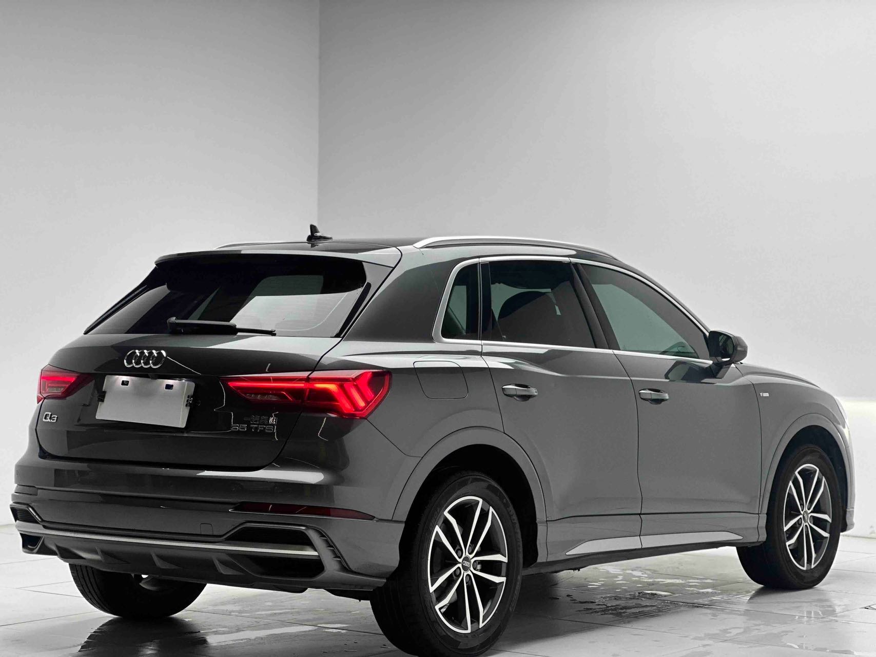 Audi Q3 2022 car image #11