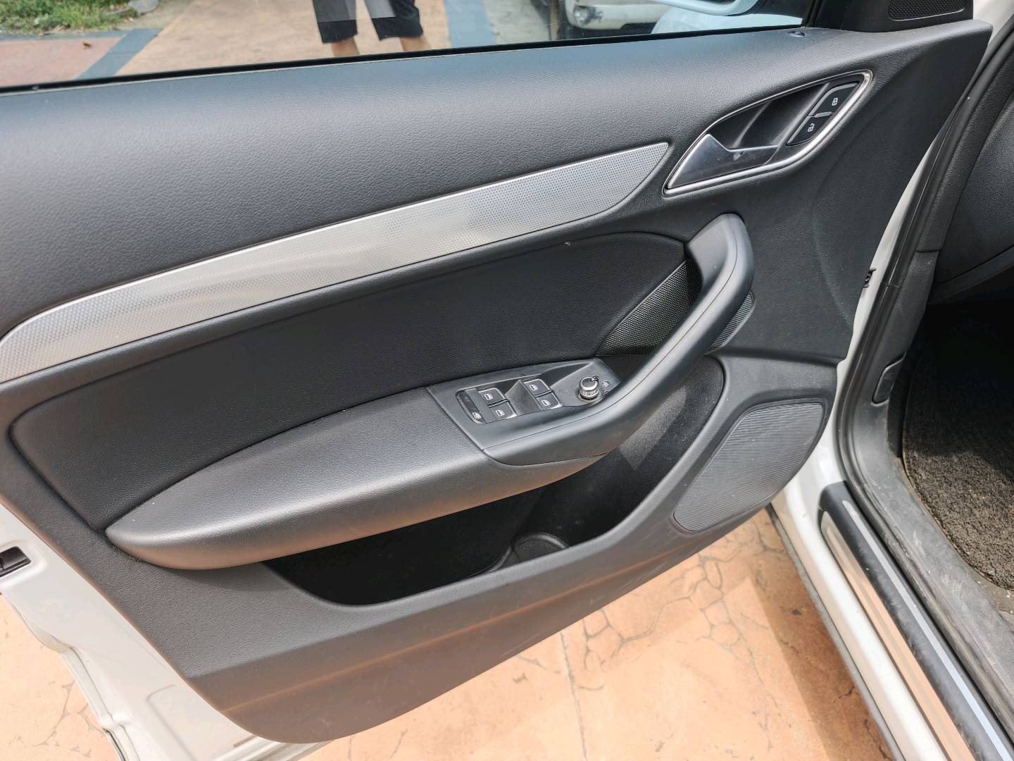 2015 car image #10