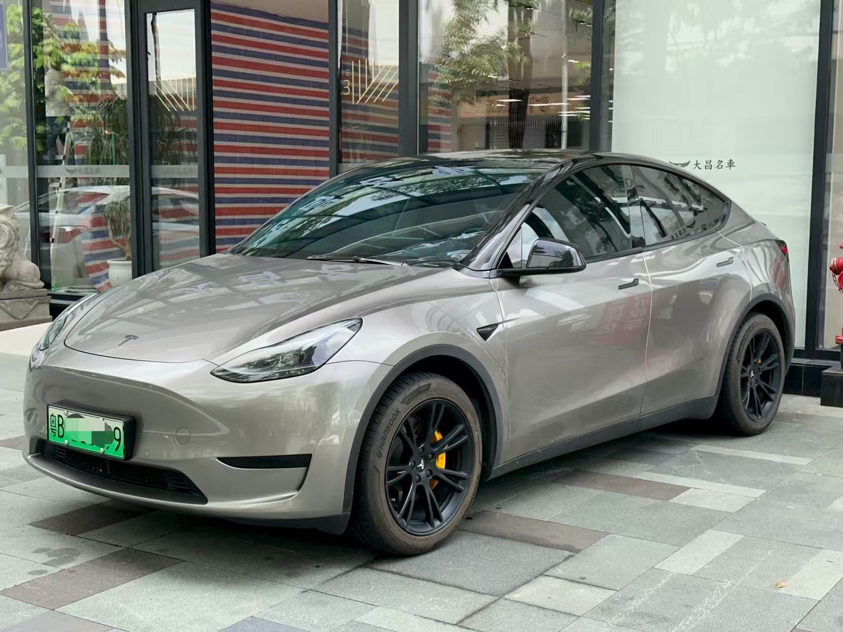 Tesla Model Y 2022 car image #2