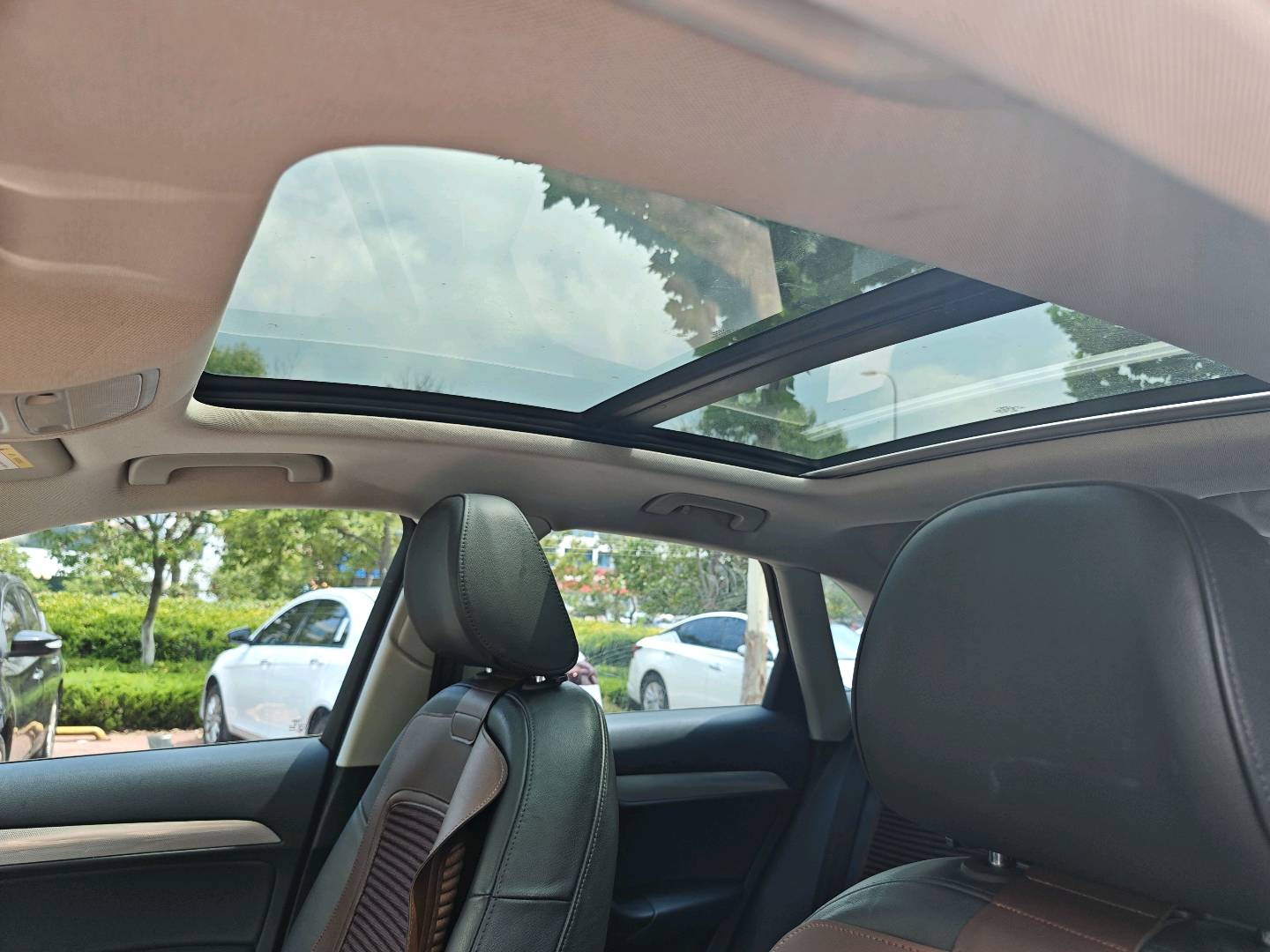 2015 car image #11