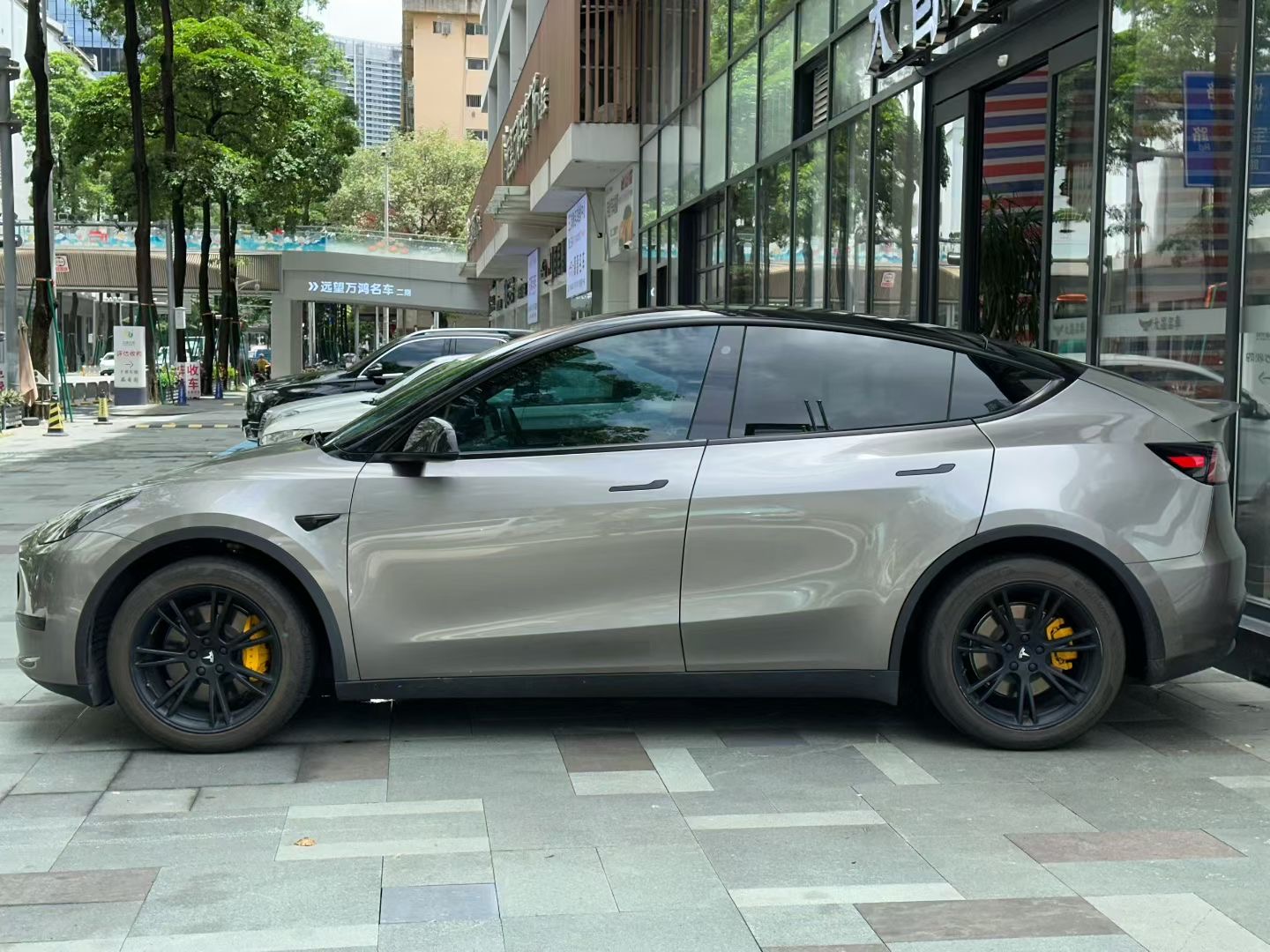 Tesla Model Y 2022 car image #6