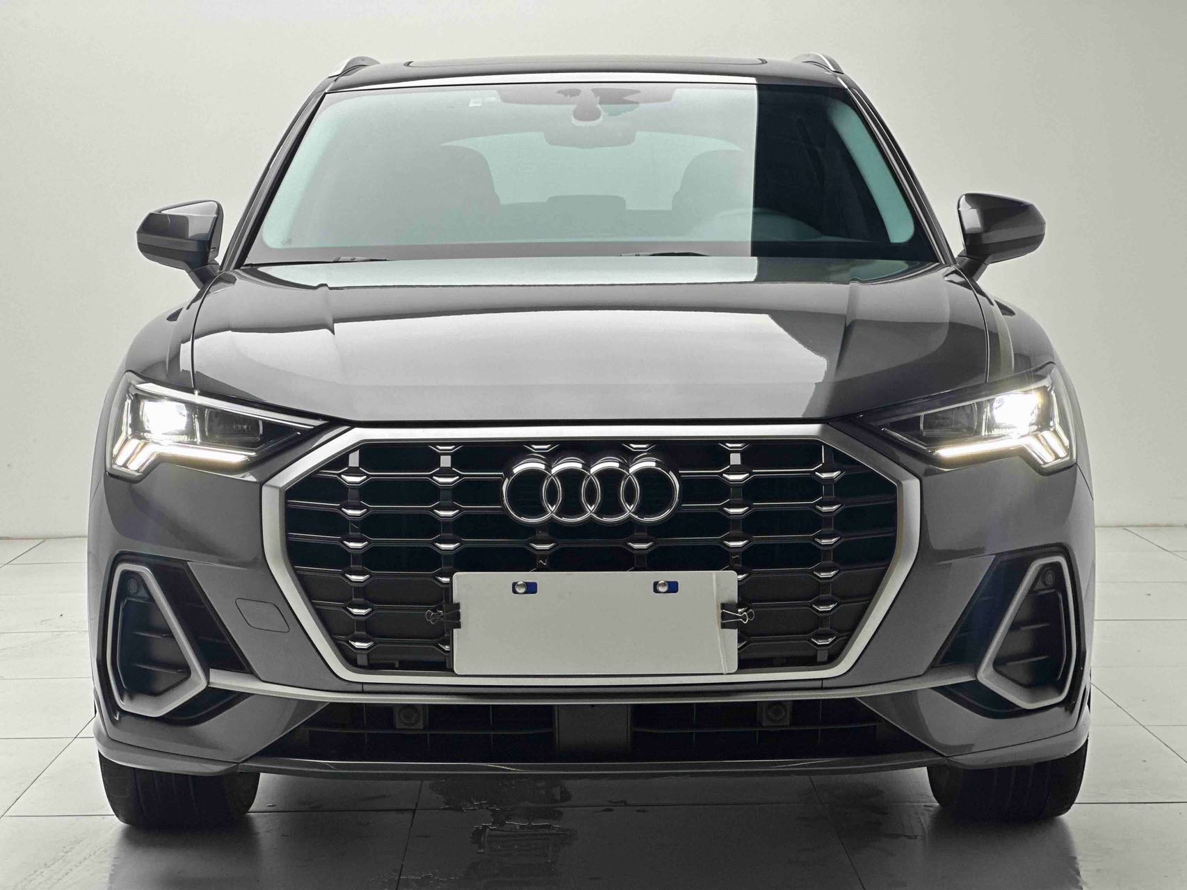 Audi Q3 2022 car image #4