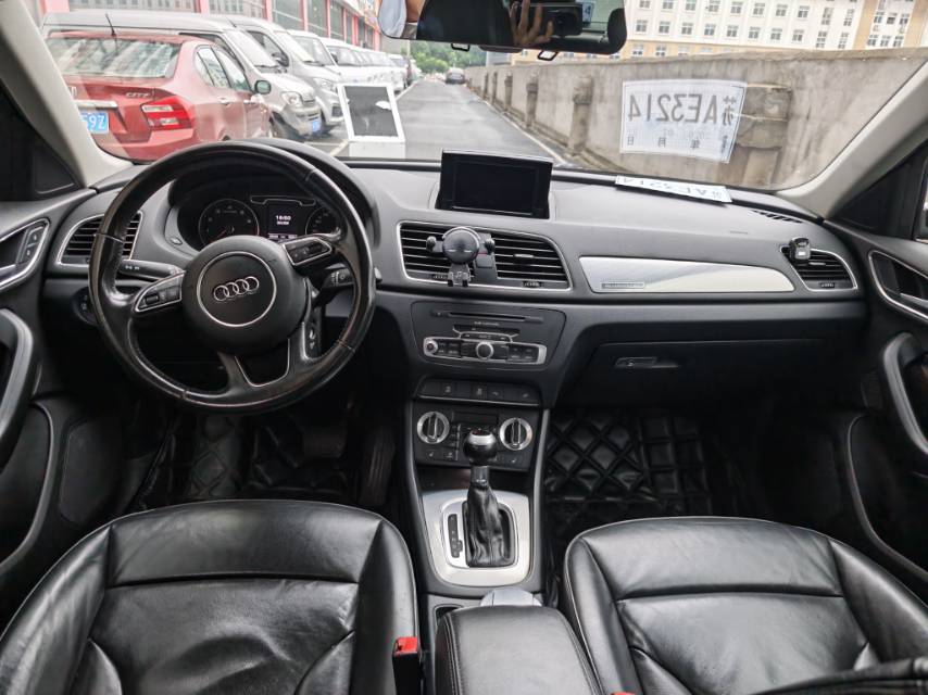 Audi Q3 2016 car image #8