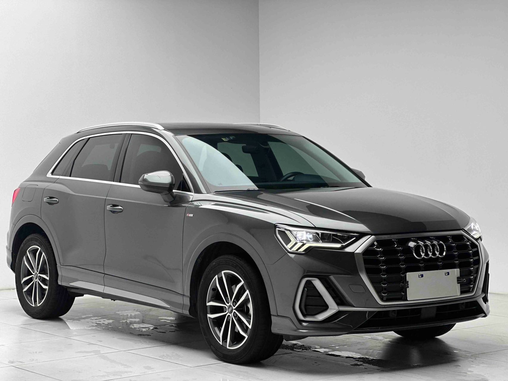 Audi Q3 2022 car image #5