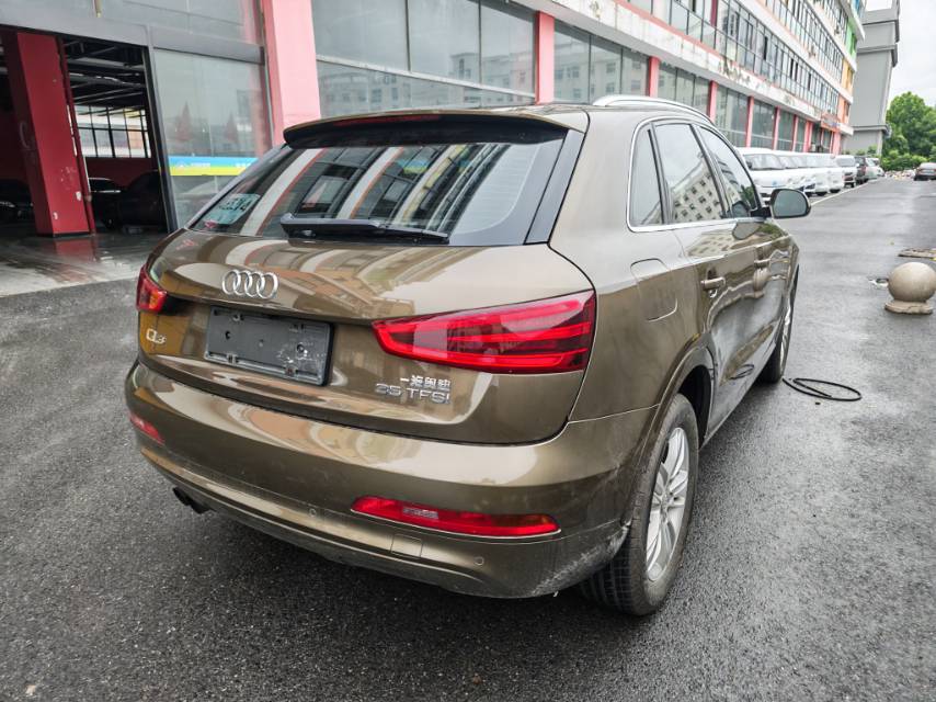 Audi Q3 2016 car image #11