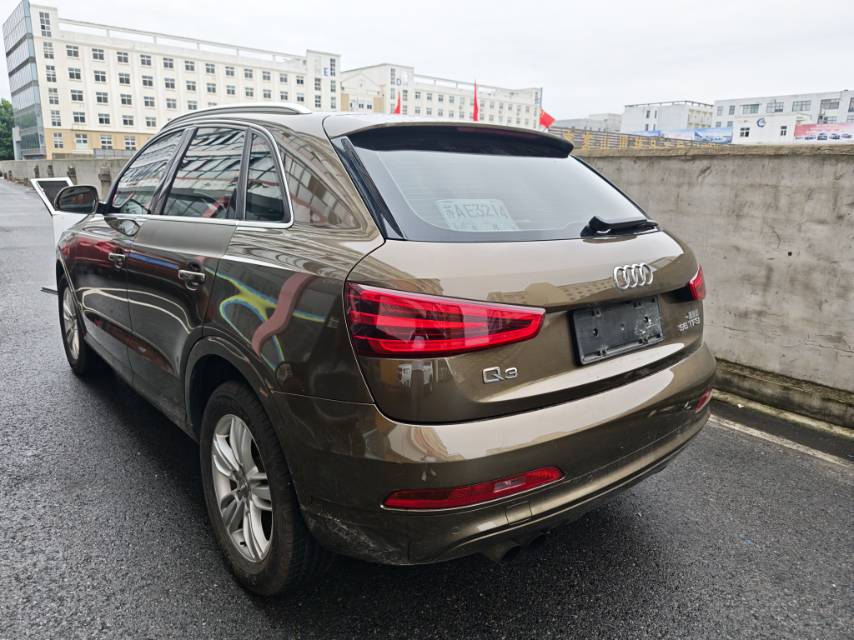 Audi Q3 2016 car image #9