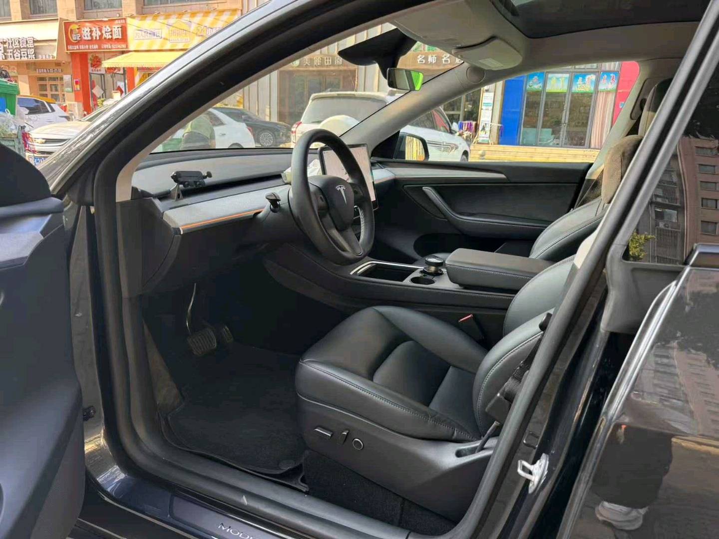 Tesla Model Y 2024 #4 Tesla Model Y 2024 car image #4