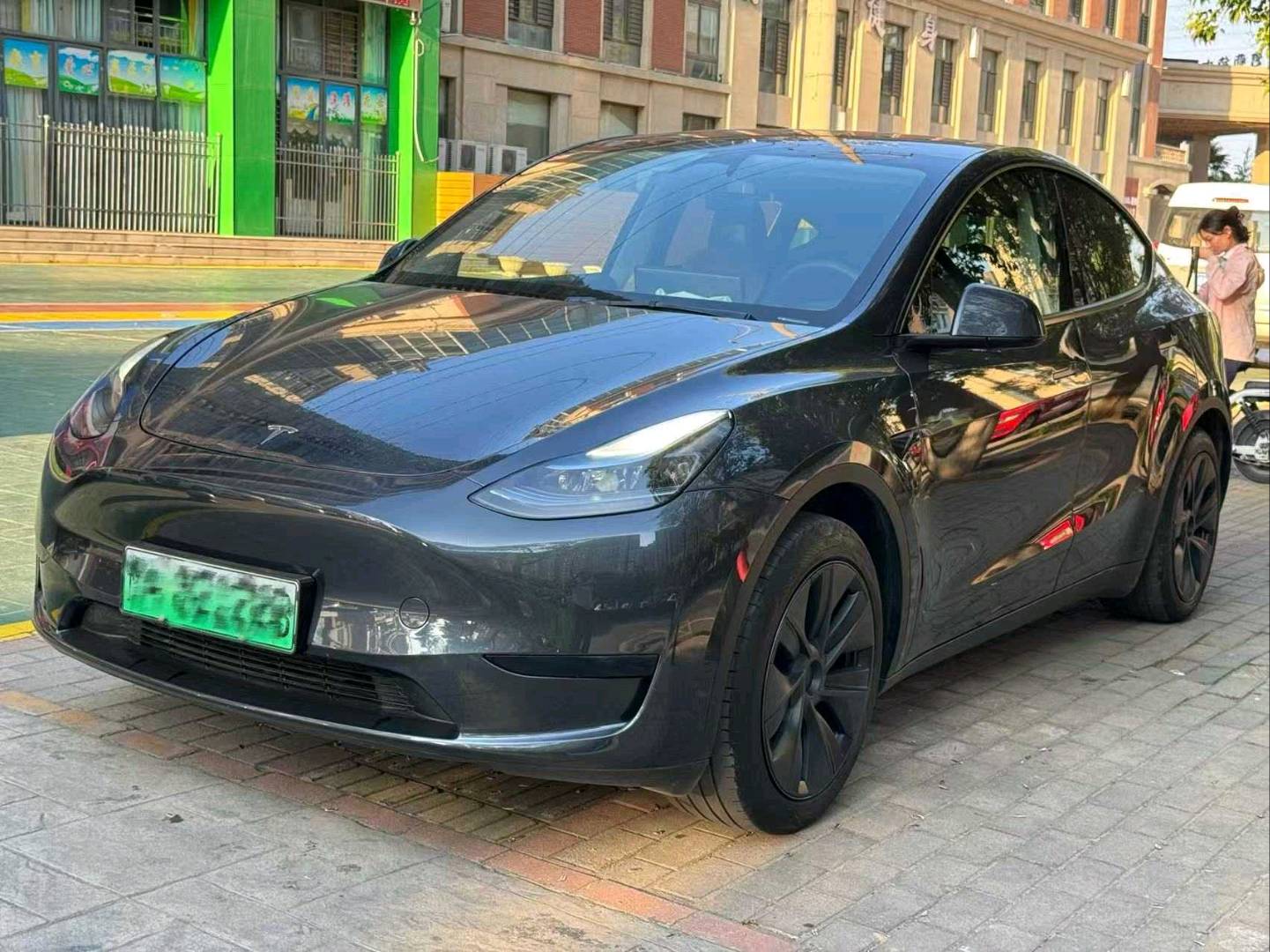 Tesla Model Y 2024 #2 Tesla Model Y 2024 car image #2