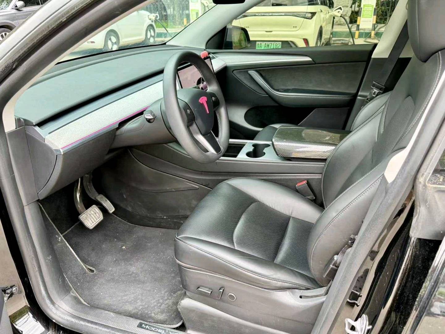 Tesla Model Y 2023 car image #5