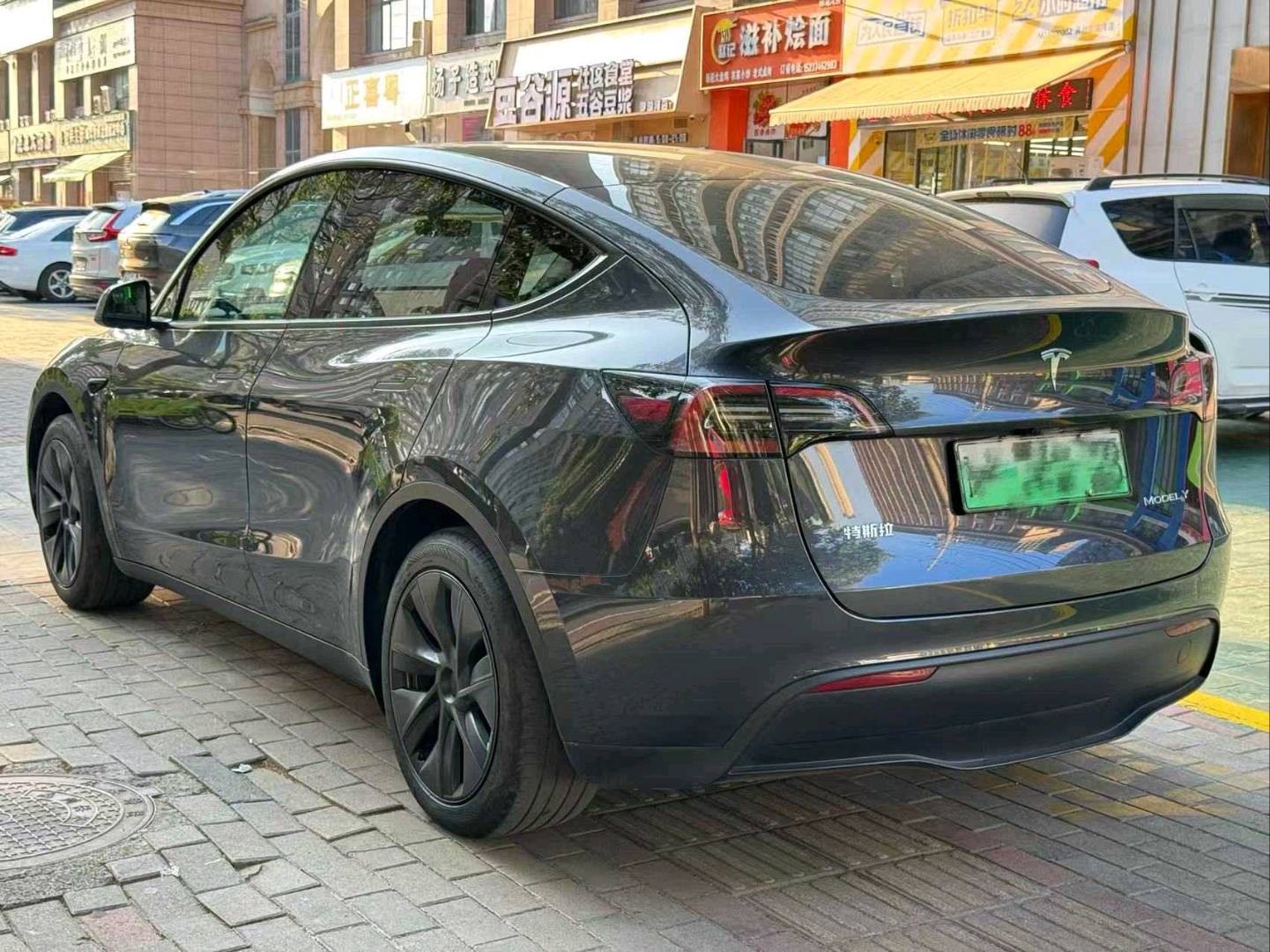 Tesla Model Y 2024 #7 Tesla Model Y 2024 car image #7