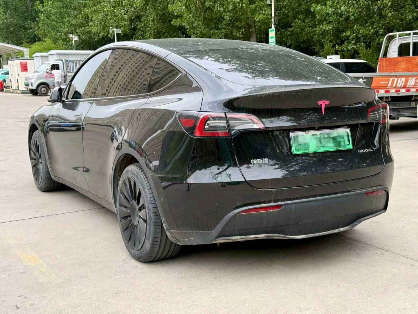 Tesla Model Y 2023 car image #7