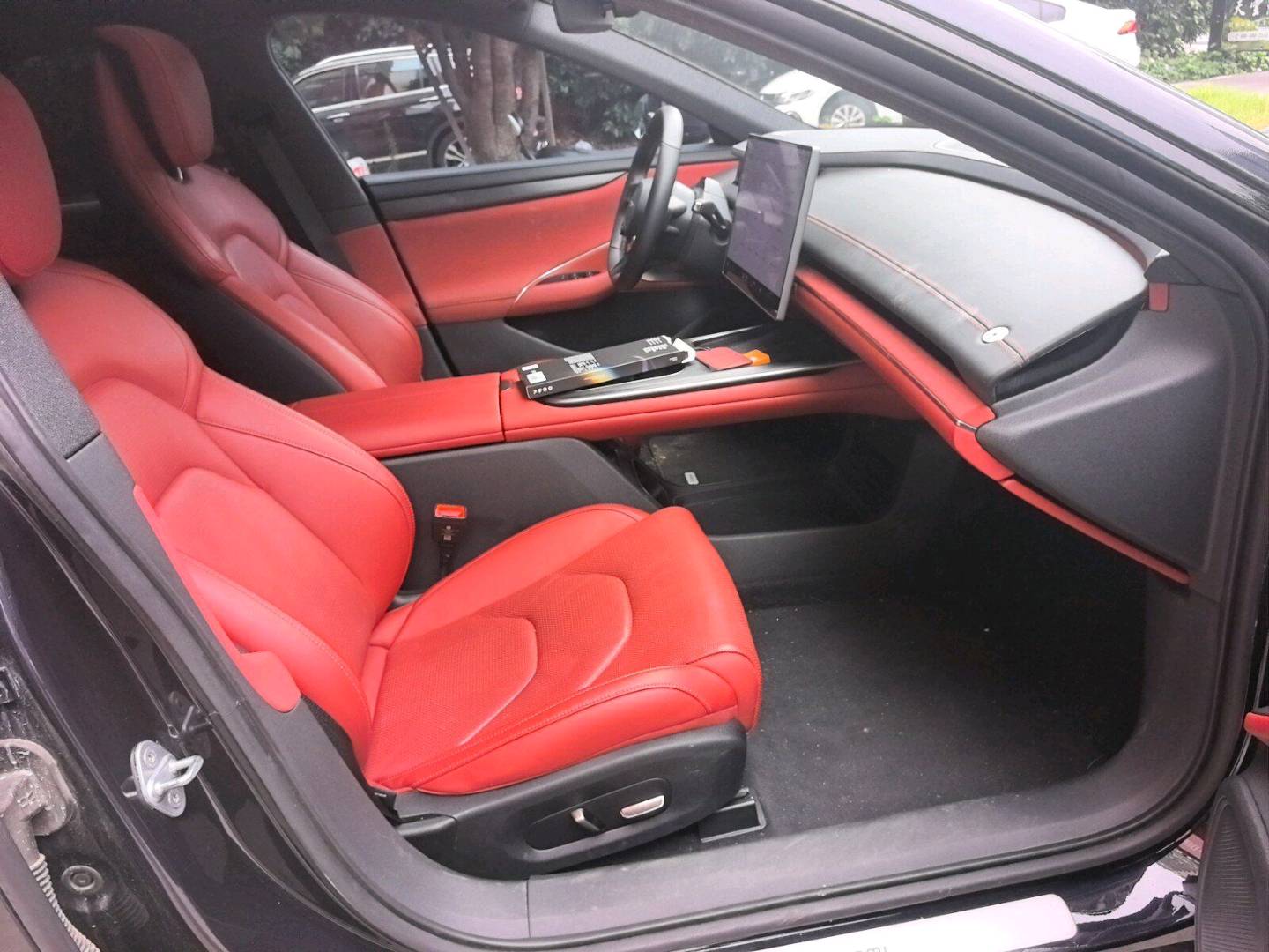 MI SU7 2024 immagine di auto #10