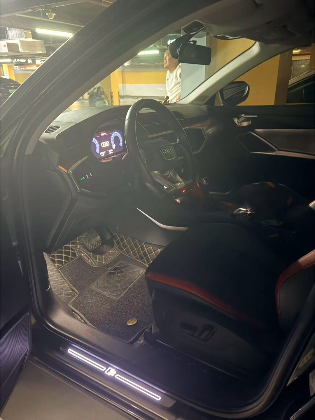 Audi Q3 2020 car image #7