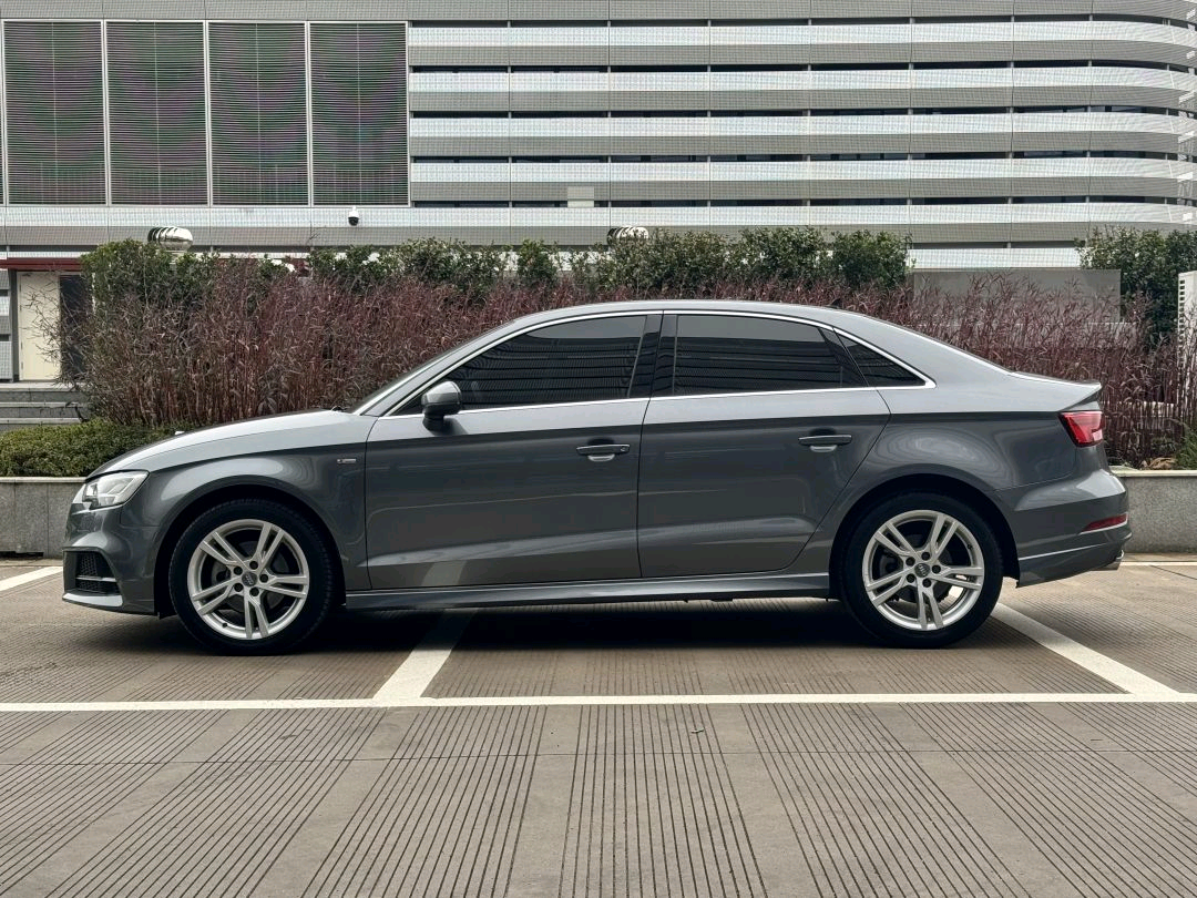 Audi A3 2019 car image #8
