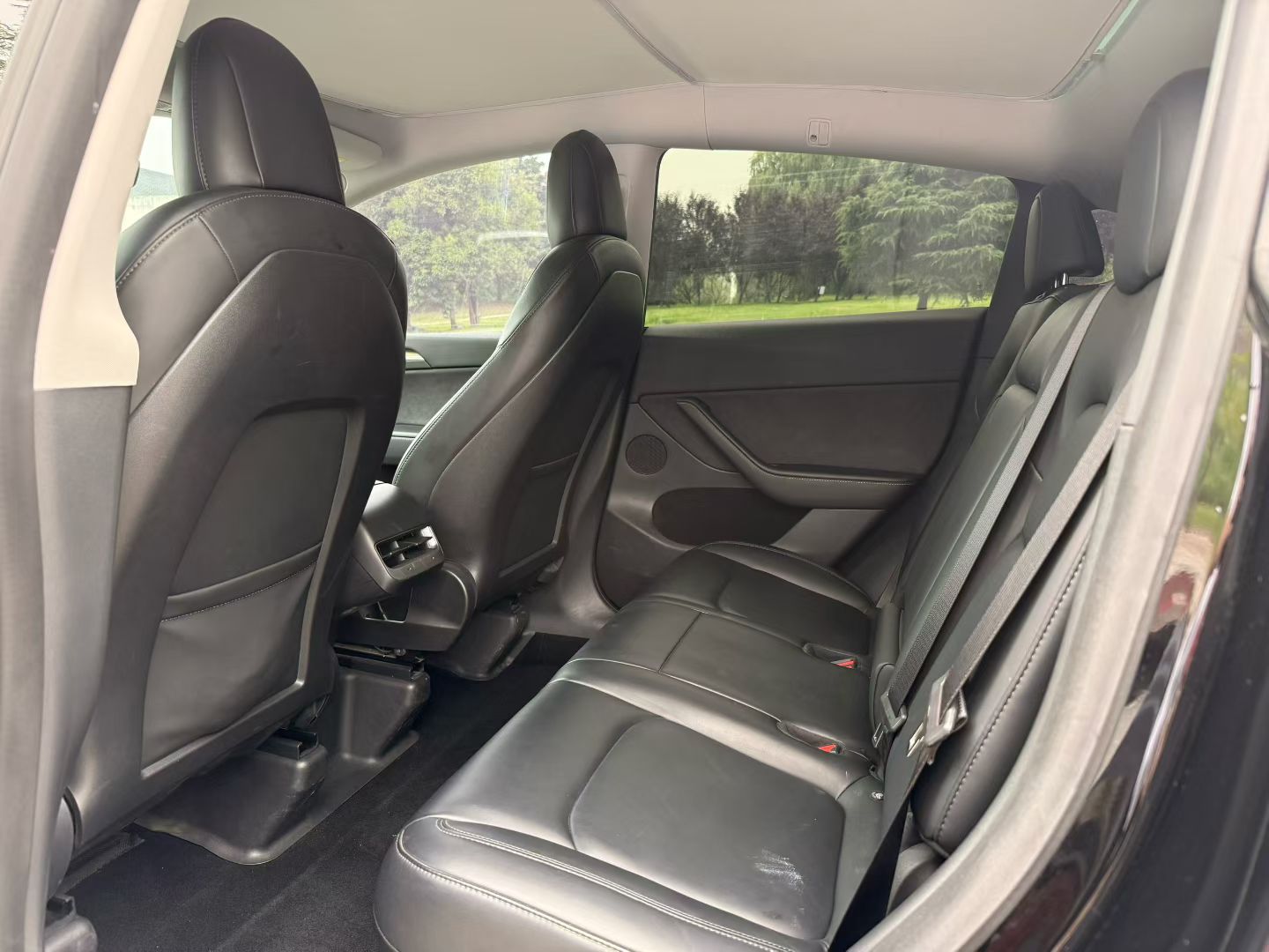 Tesla Model Y 2022 car image #6