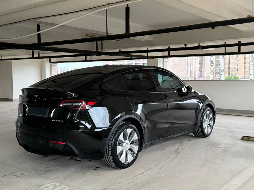 Tesla Model Y 2023 #5 Tesla Model Y 2023 car image #5