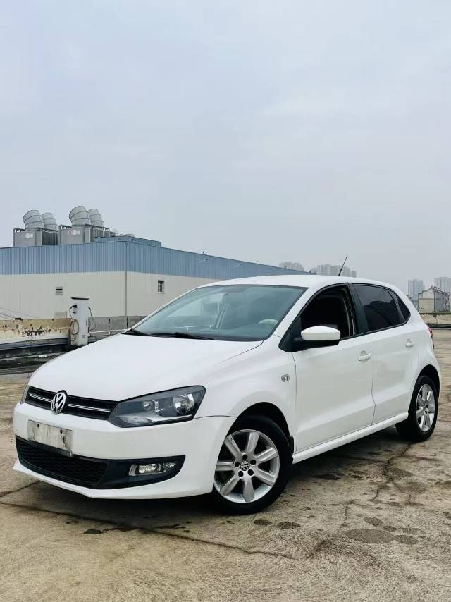 Volkswagen Polo 2014 car image #2