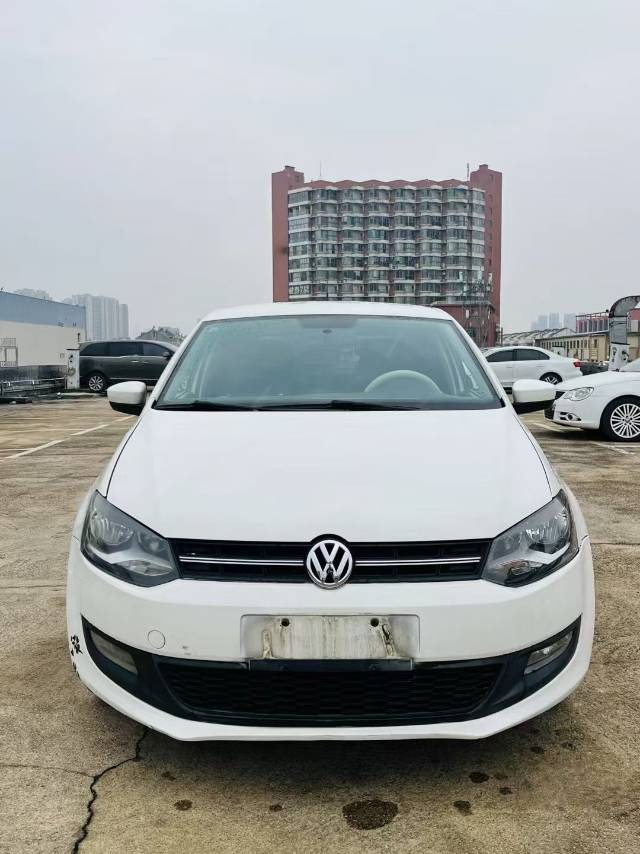 Volkswagen Polo 2014 car image #5