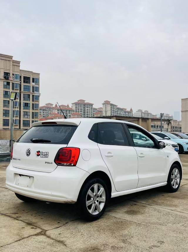 Volkswagen Polo 2014 car image #10