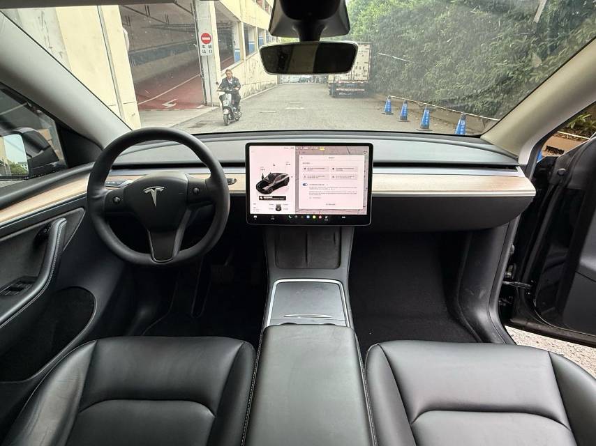 Tesla Model Y 2023 #8 Tesla Model Y 2023 car image #8