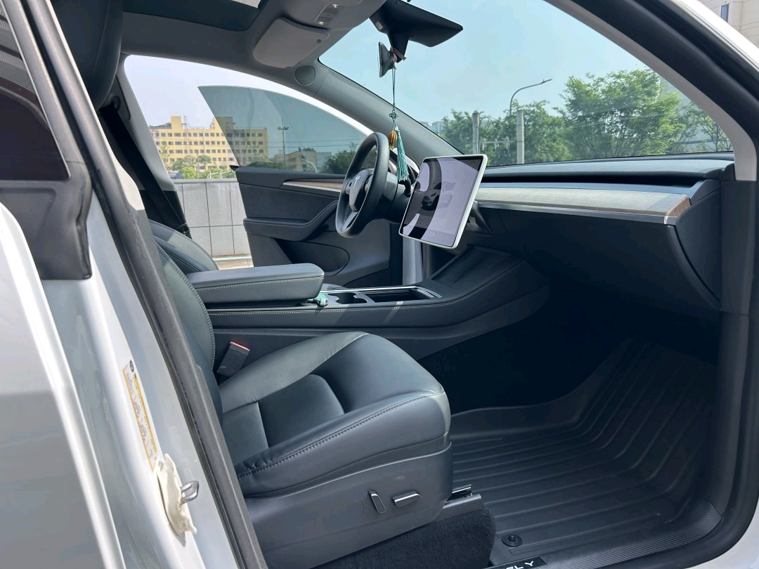 Tesla Model Y 2023 #6 Tesla Model Y 2023 car image #6