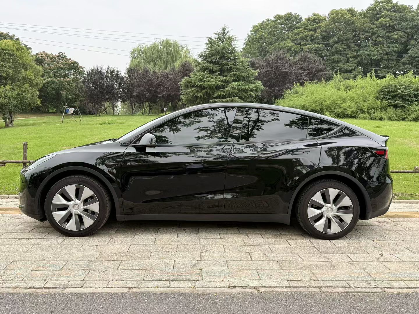 Tesla Model Y 2022 car image #9