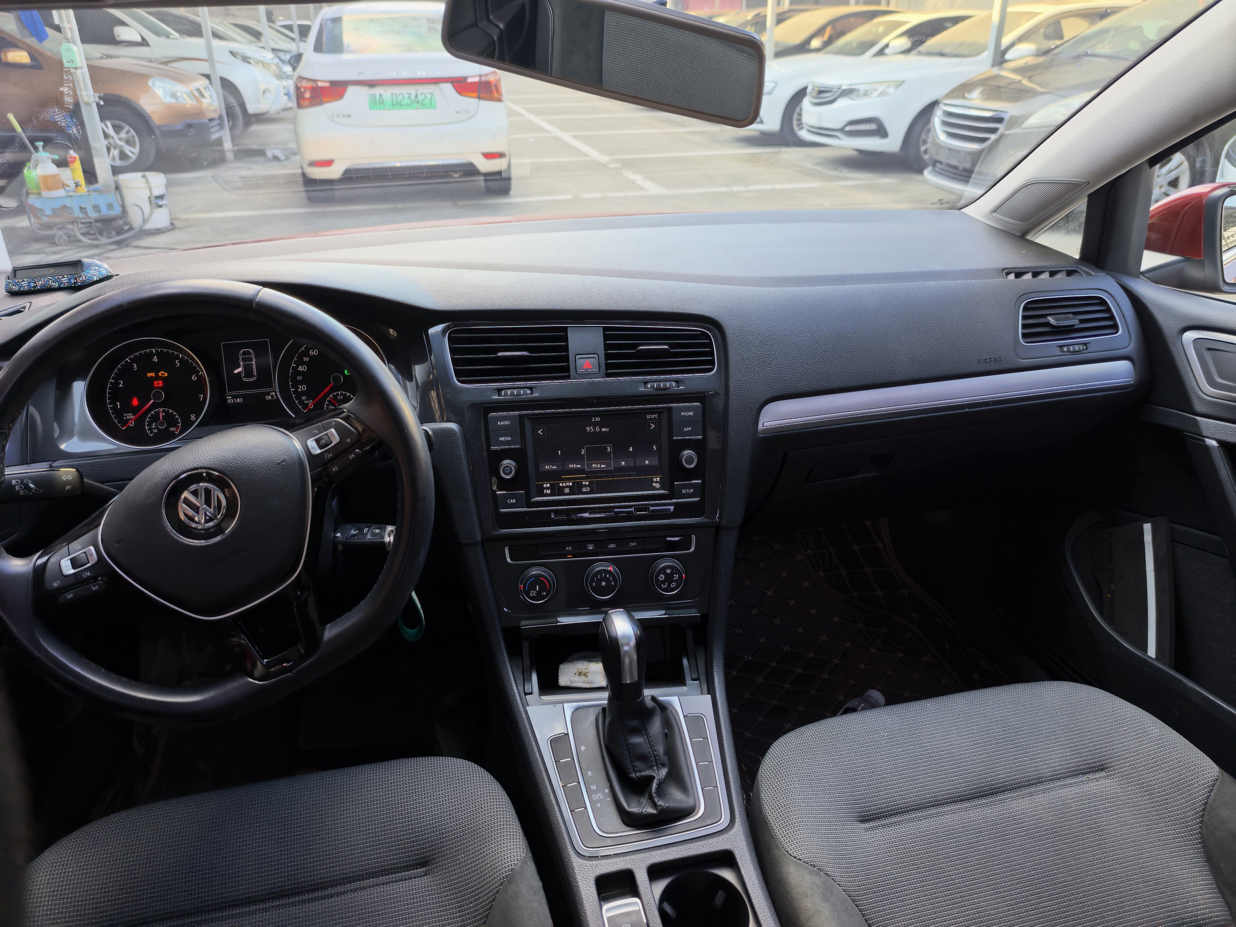 Volkswagen Golf 2018 car image #6