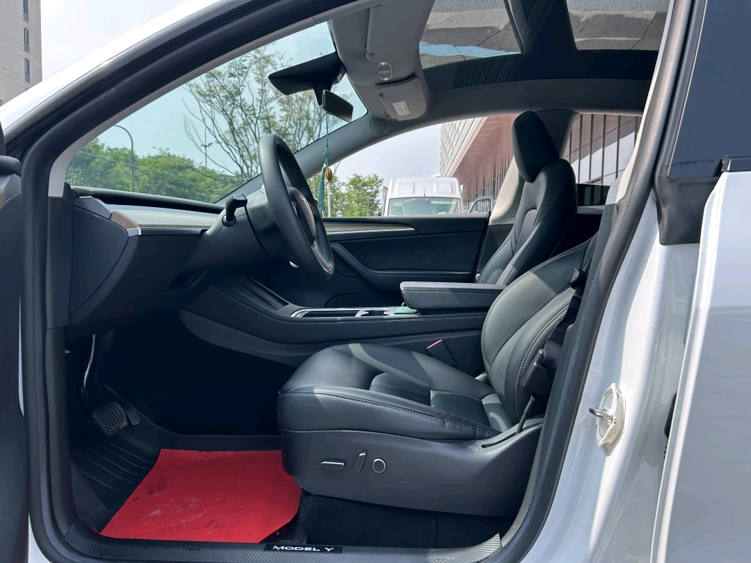 Tesla Model Y 2023 #5 Tesla Model Y 2023 car image #5