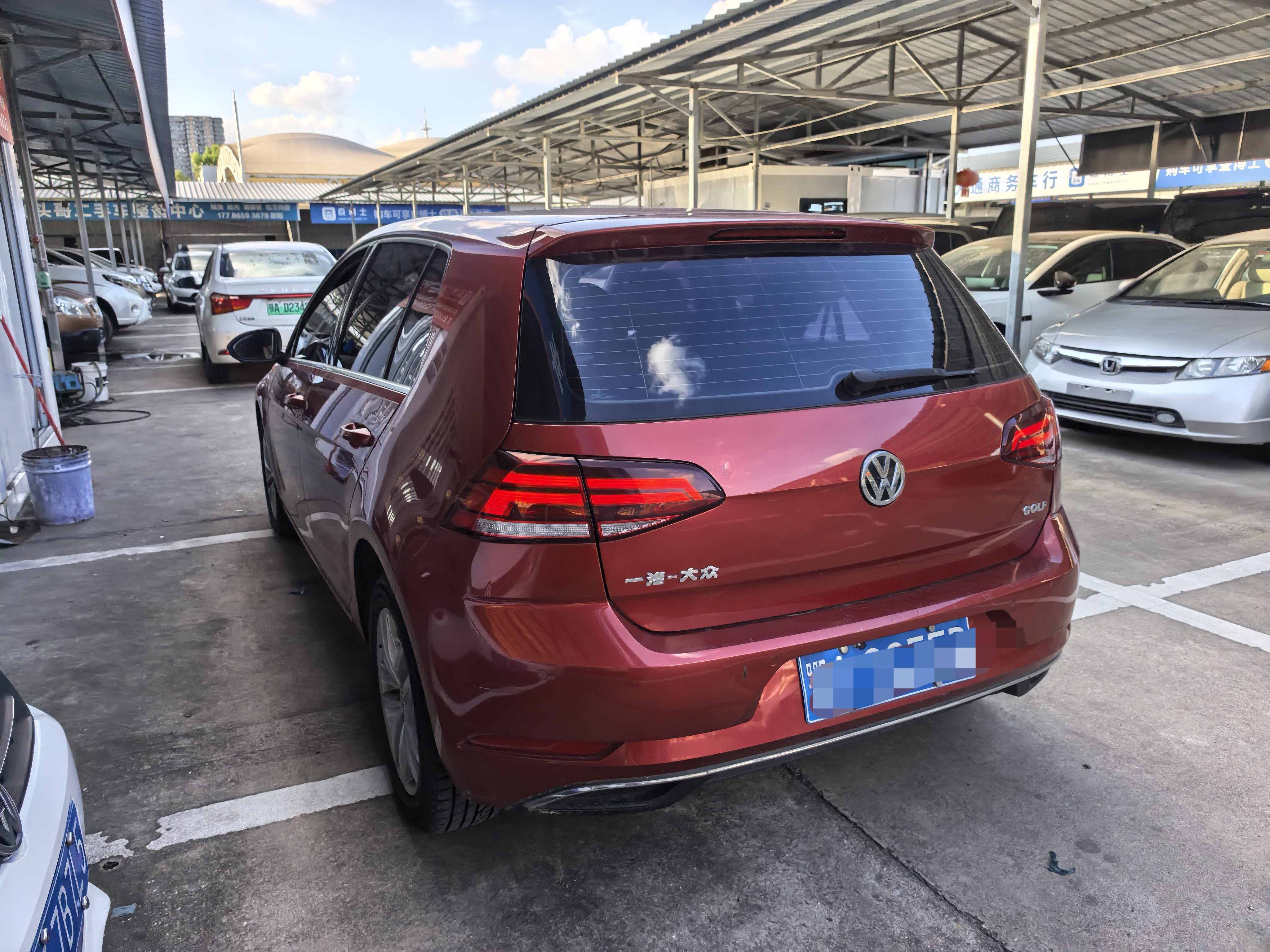 Volkswagen Golf 2018 car image #9
