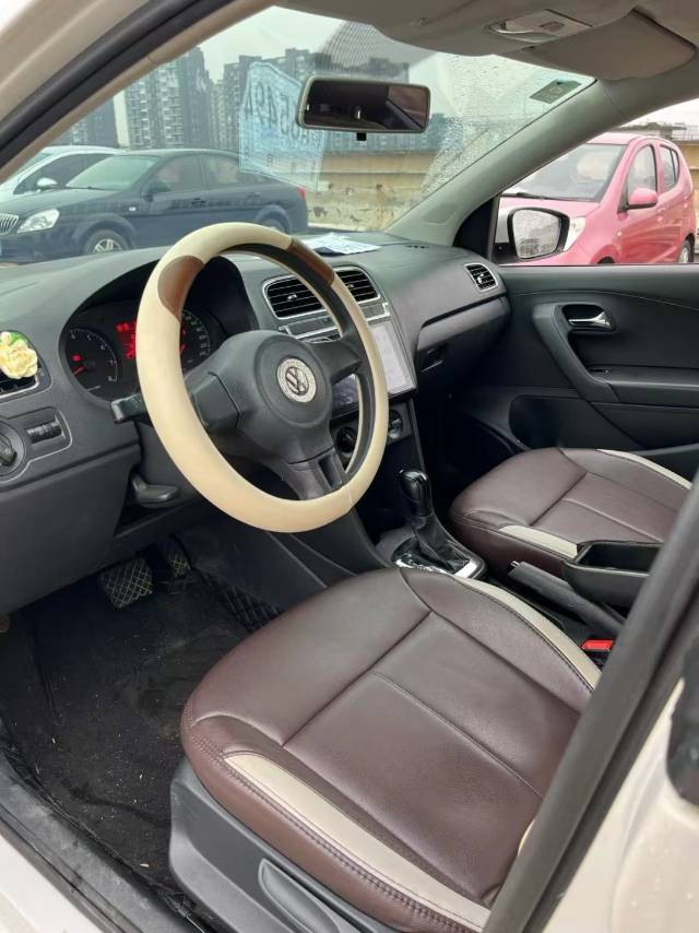 Volkswagen Polo 2014 car image #7