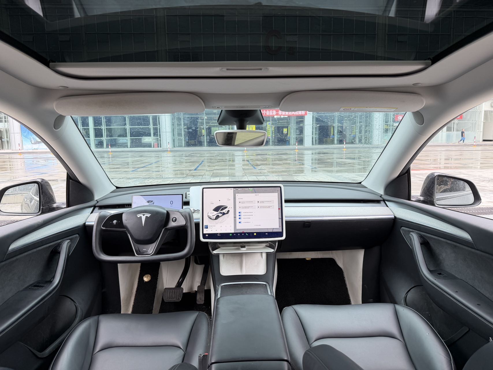 Tesla Model Y 2023 car image #13