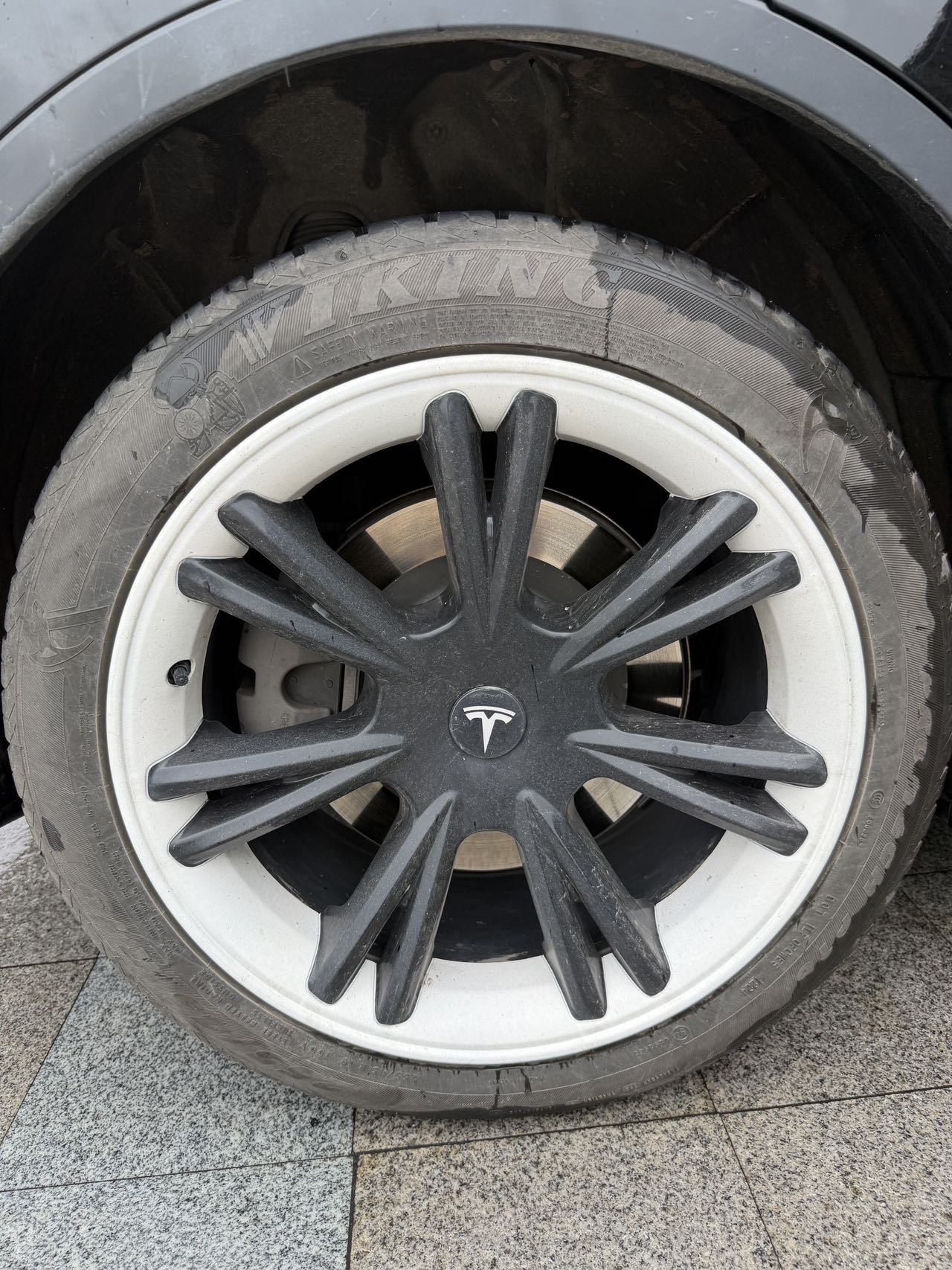 Tesla Model Y 2023 car image #20