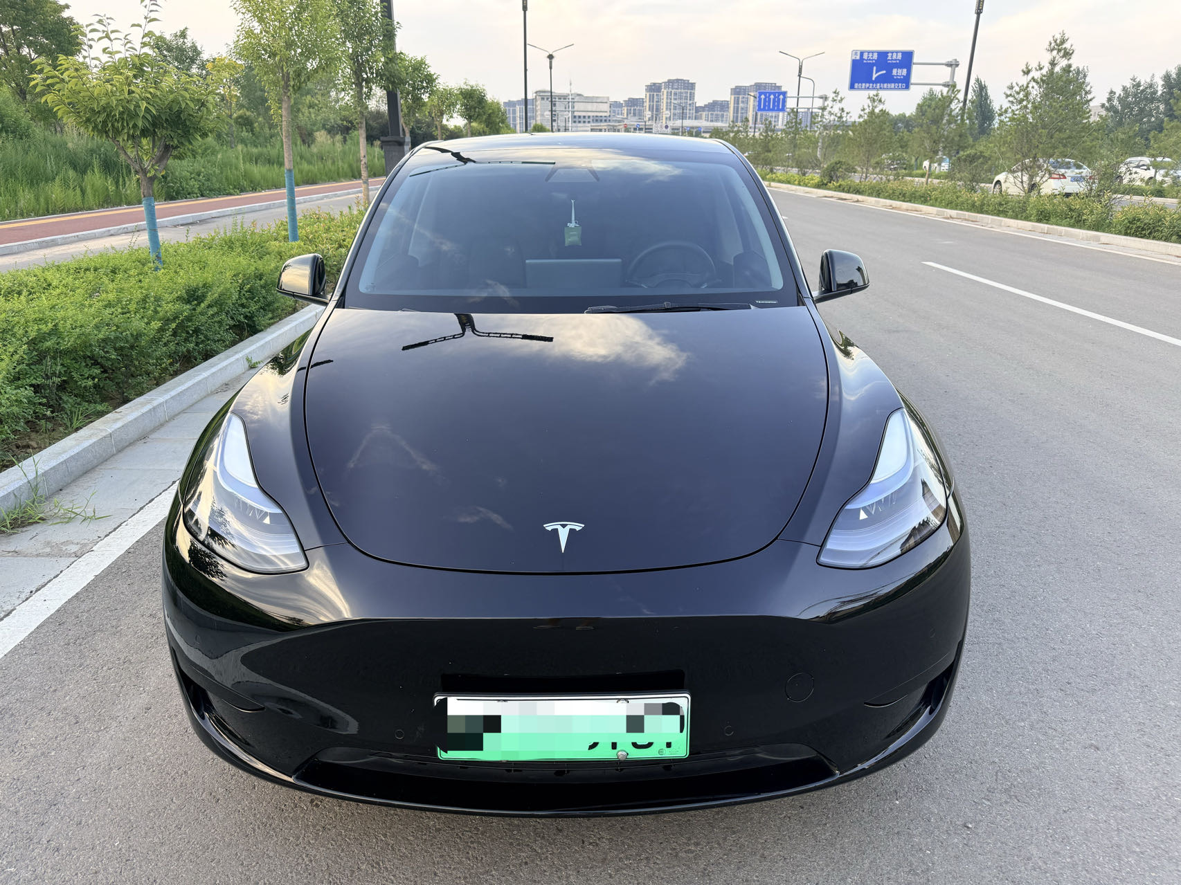 Tesla Model Y 2023 car image #4