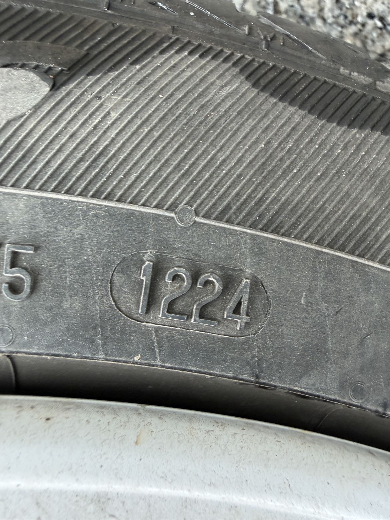 Tesla Model Y 2023 car image #21