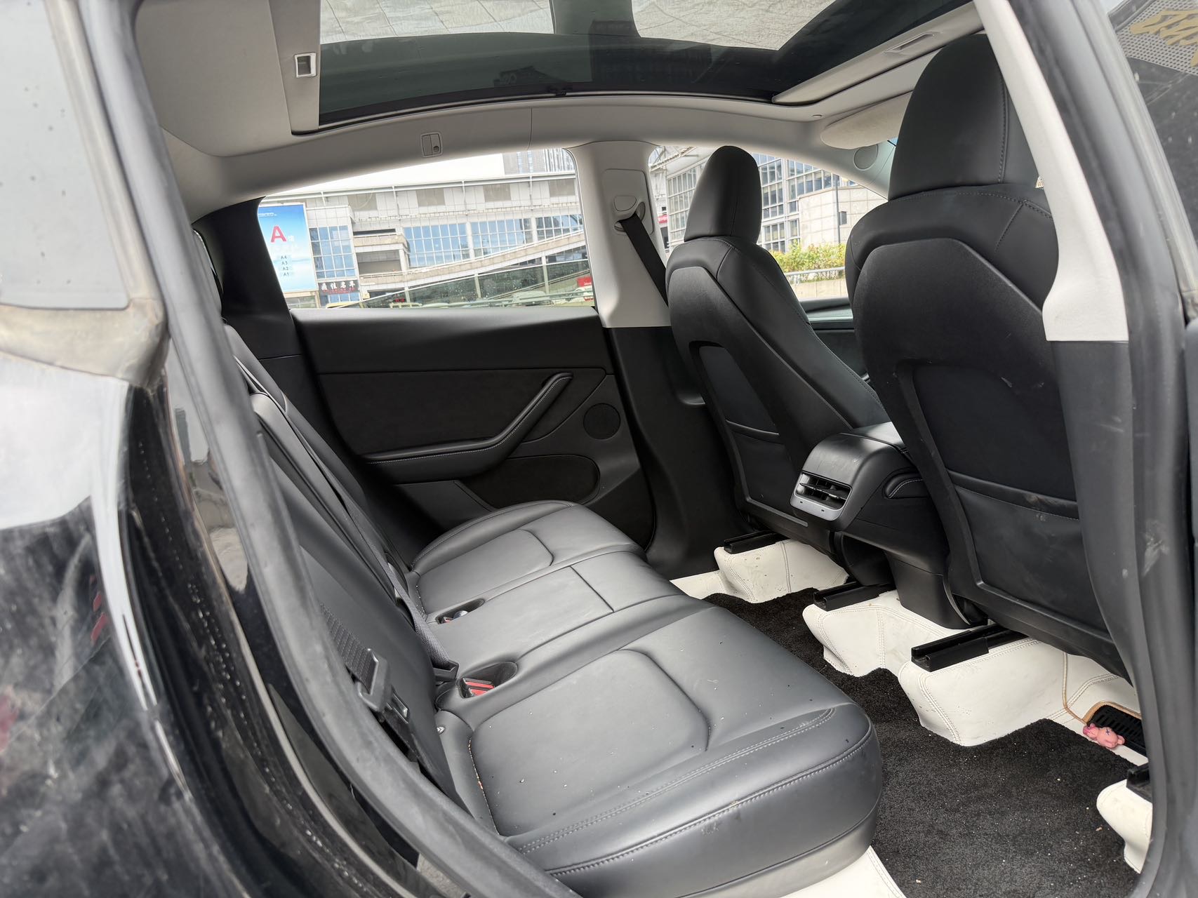 Tesla Model Y 2023 car image #17