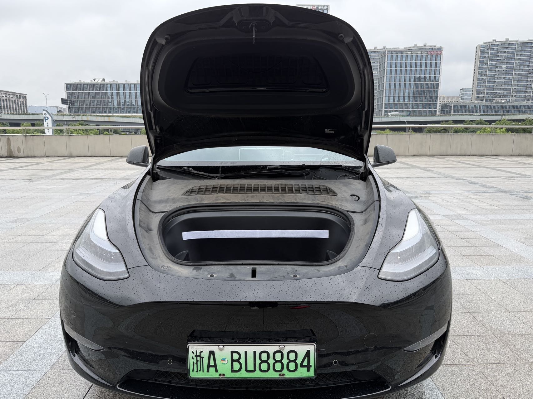 Tesla Model Y 2023 car image #22