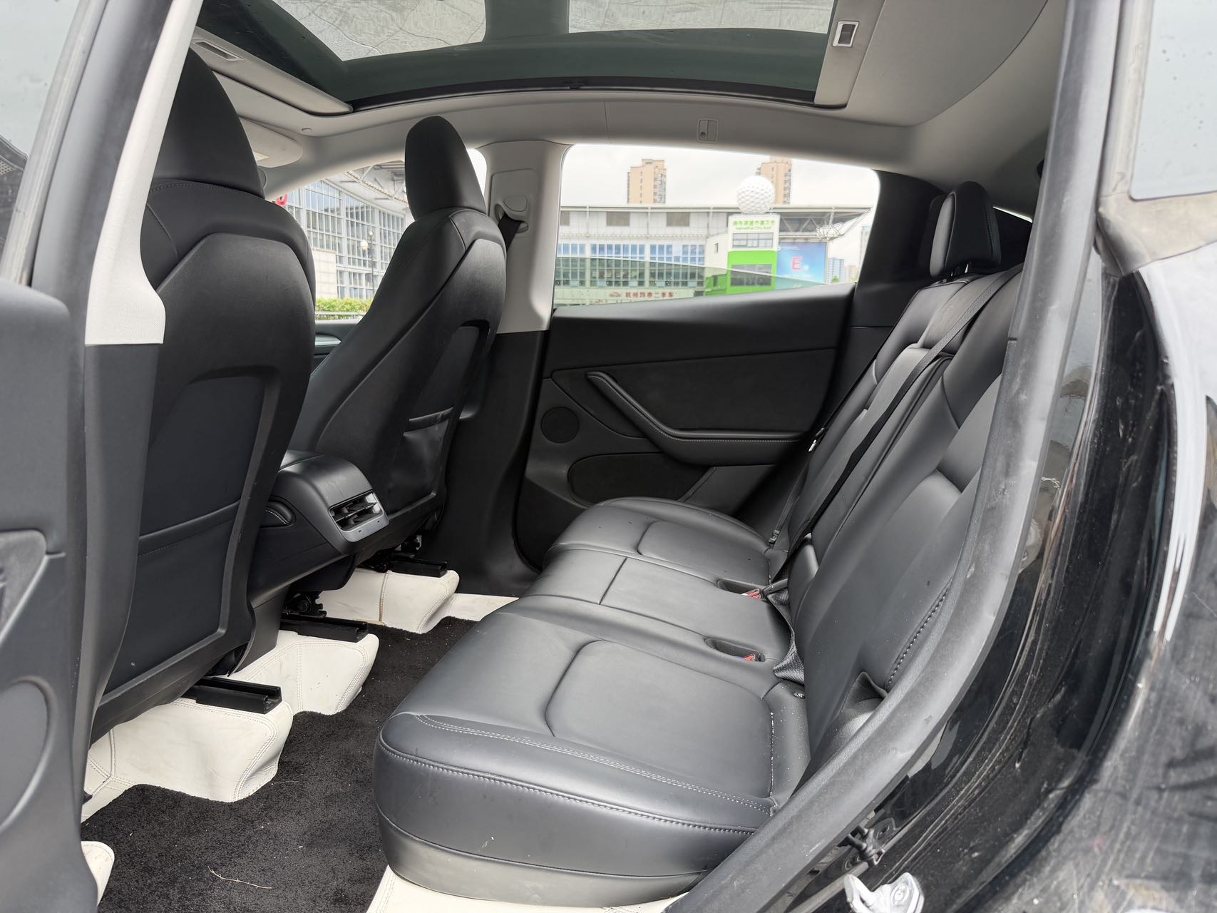 Tesla Model Y 2023 car image #18