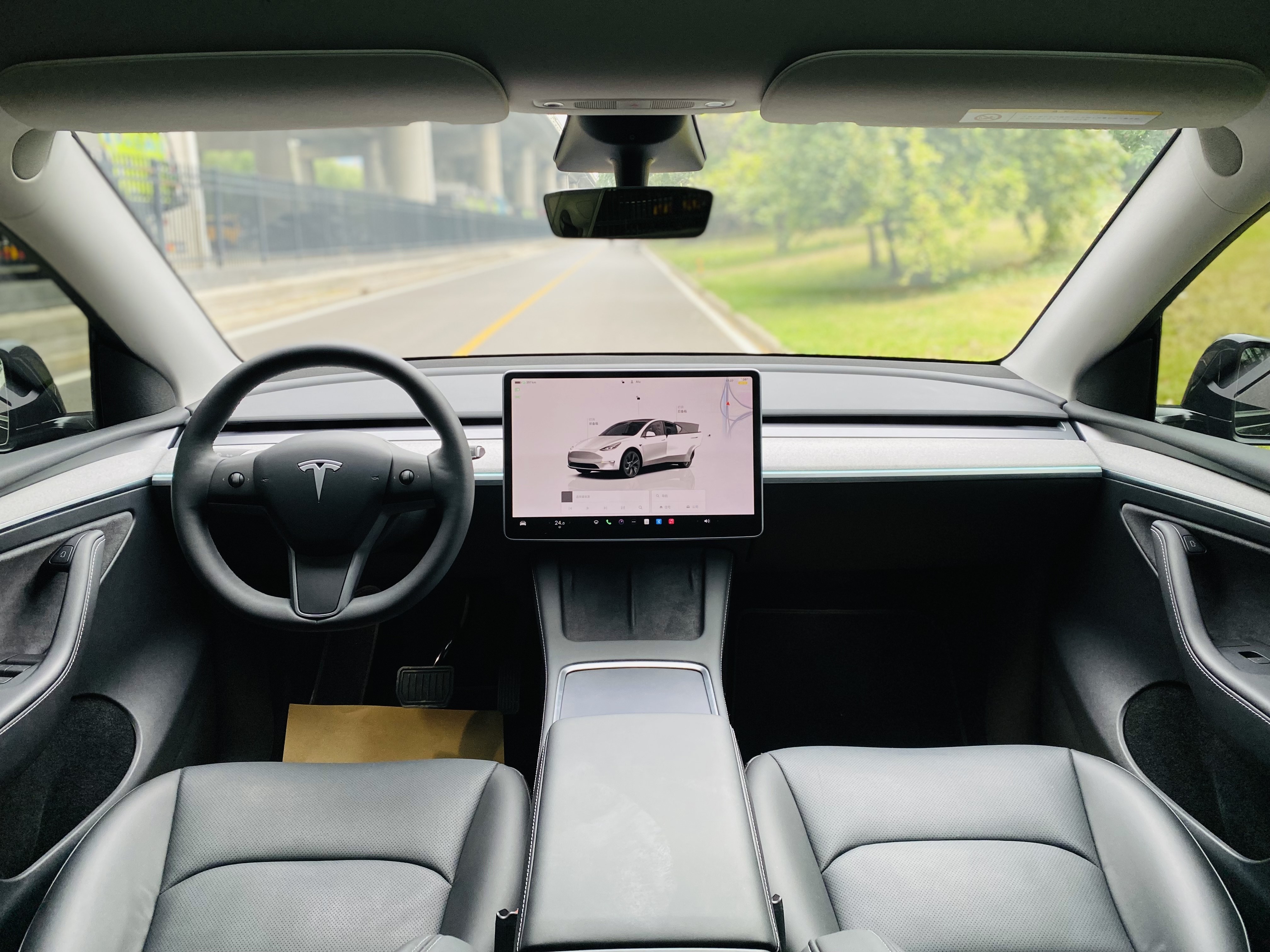 Tesla Model Y 2023 #13 Tesla Model Y 2023 car image #13
