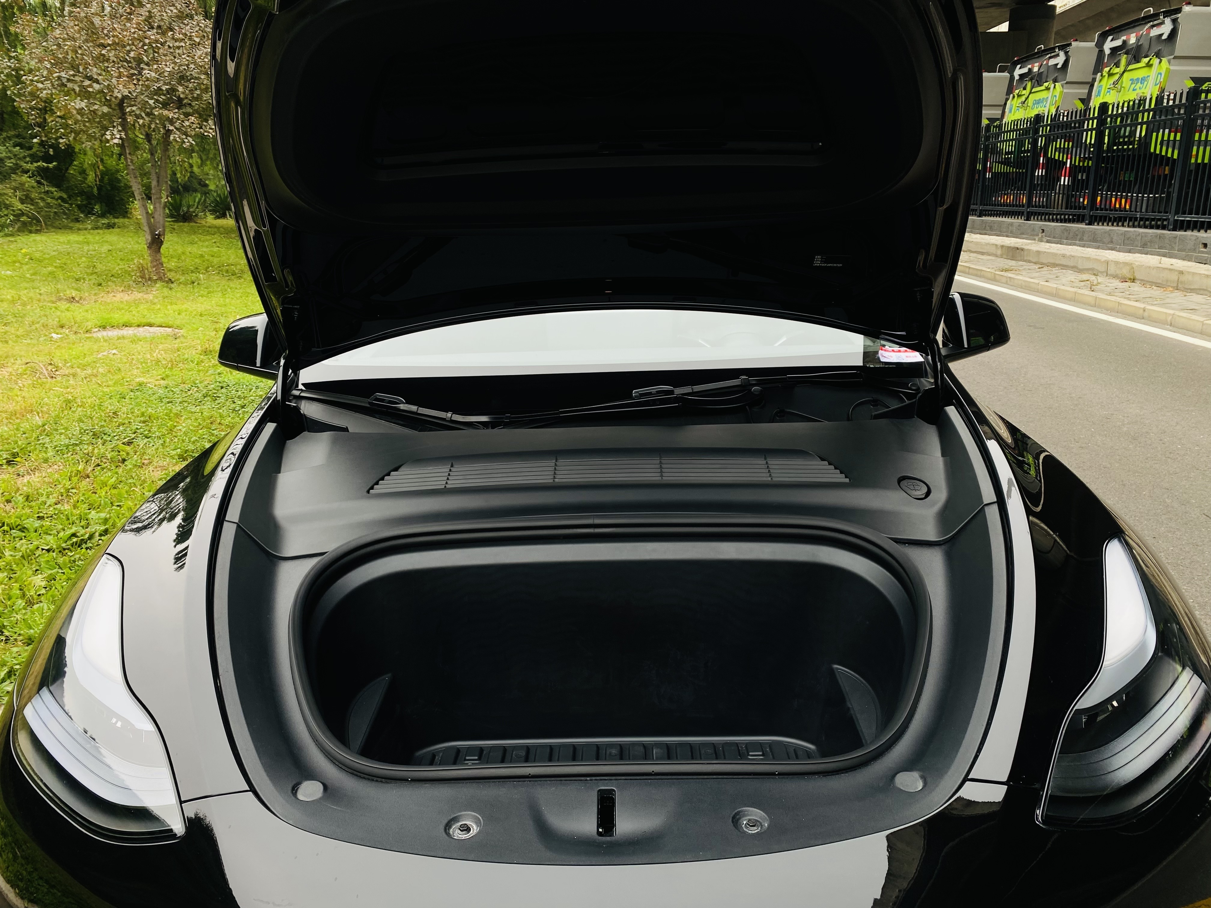Tesla Model Y 2023 #8 Tesla Model Y 2023 car image #8