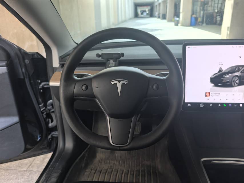 Tesla Model 3 2023 car image #10
