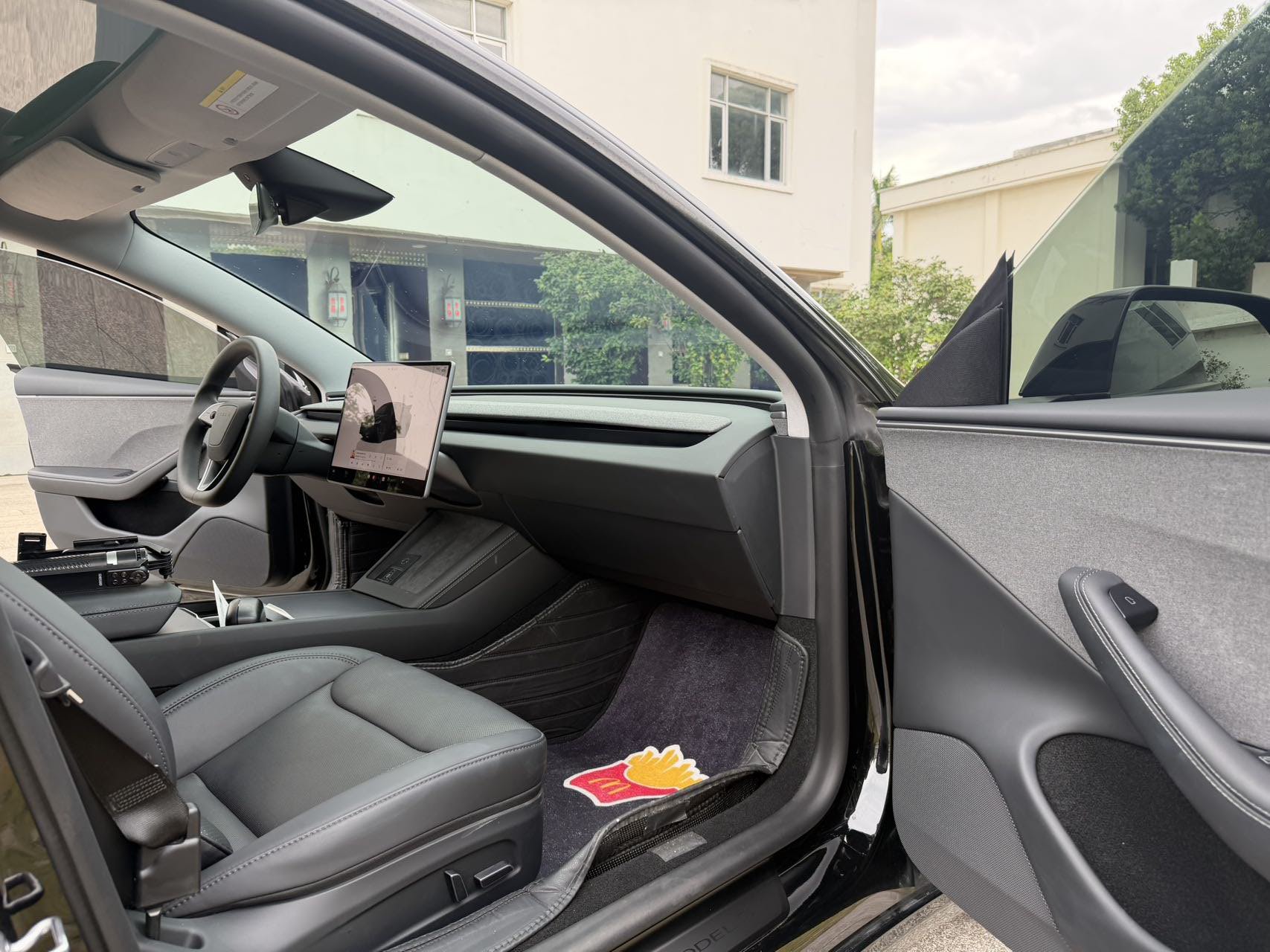 Tesla Model 3 2025 car image #7
