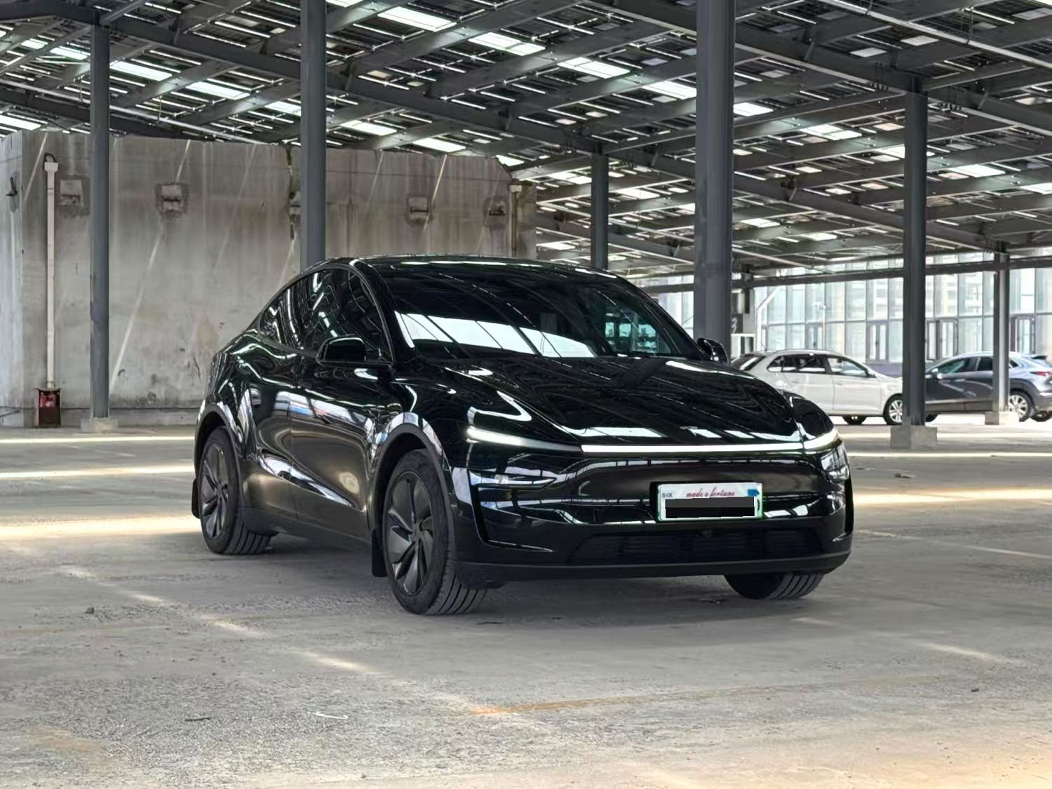 Tesla Model Y 2025 car image #4