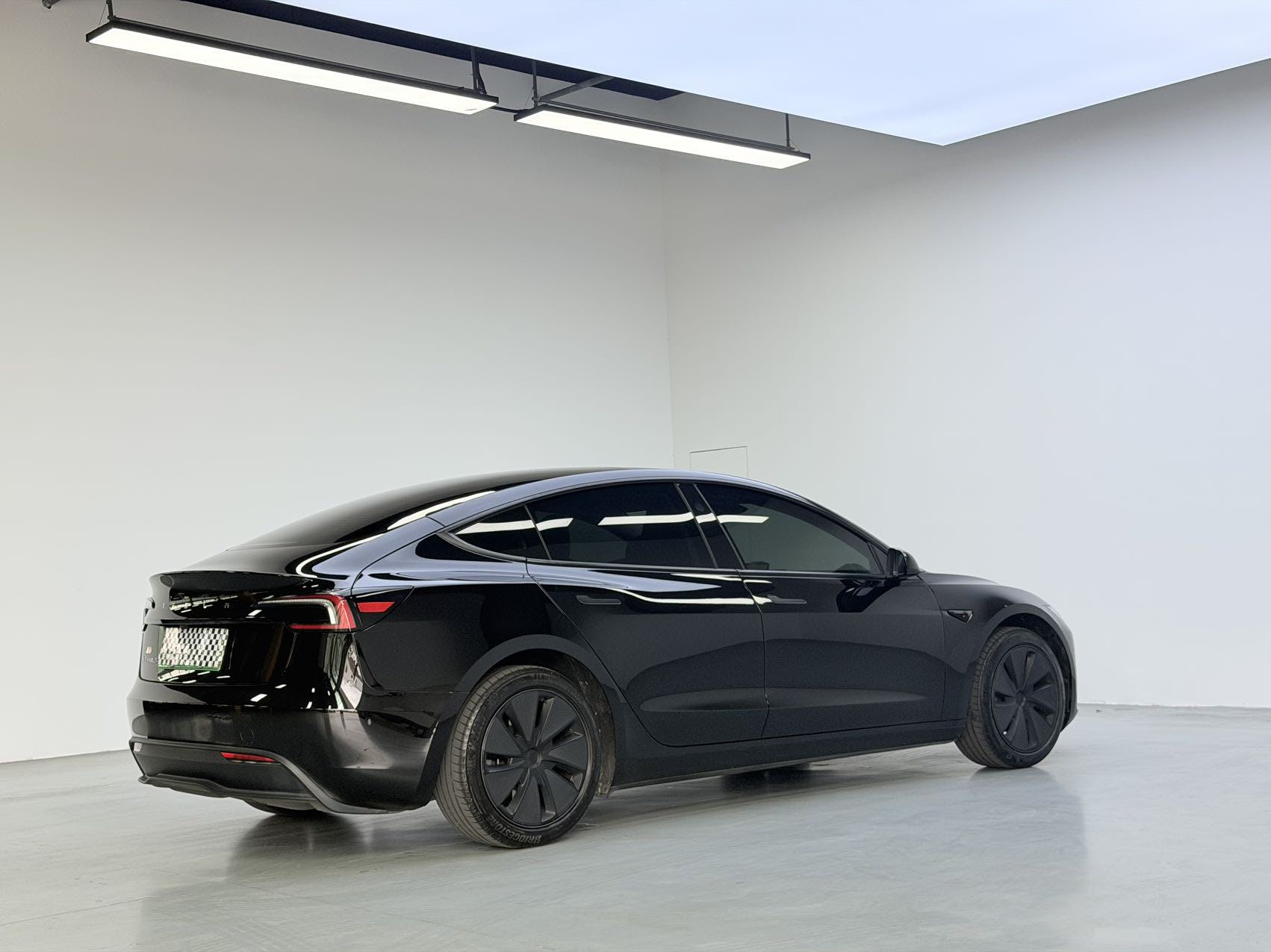 Tesla Model 3 2025 car image #10