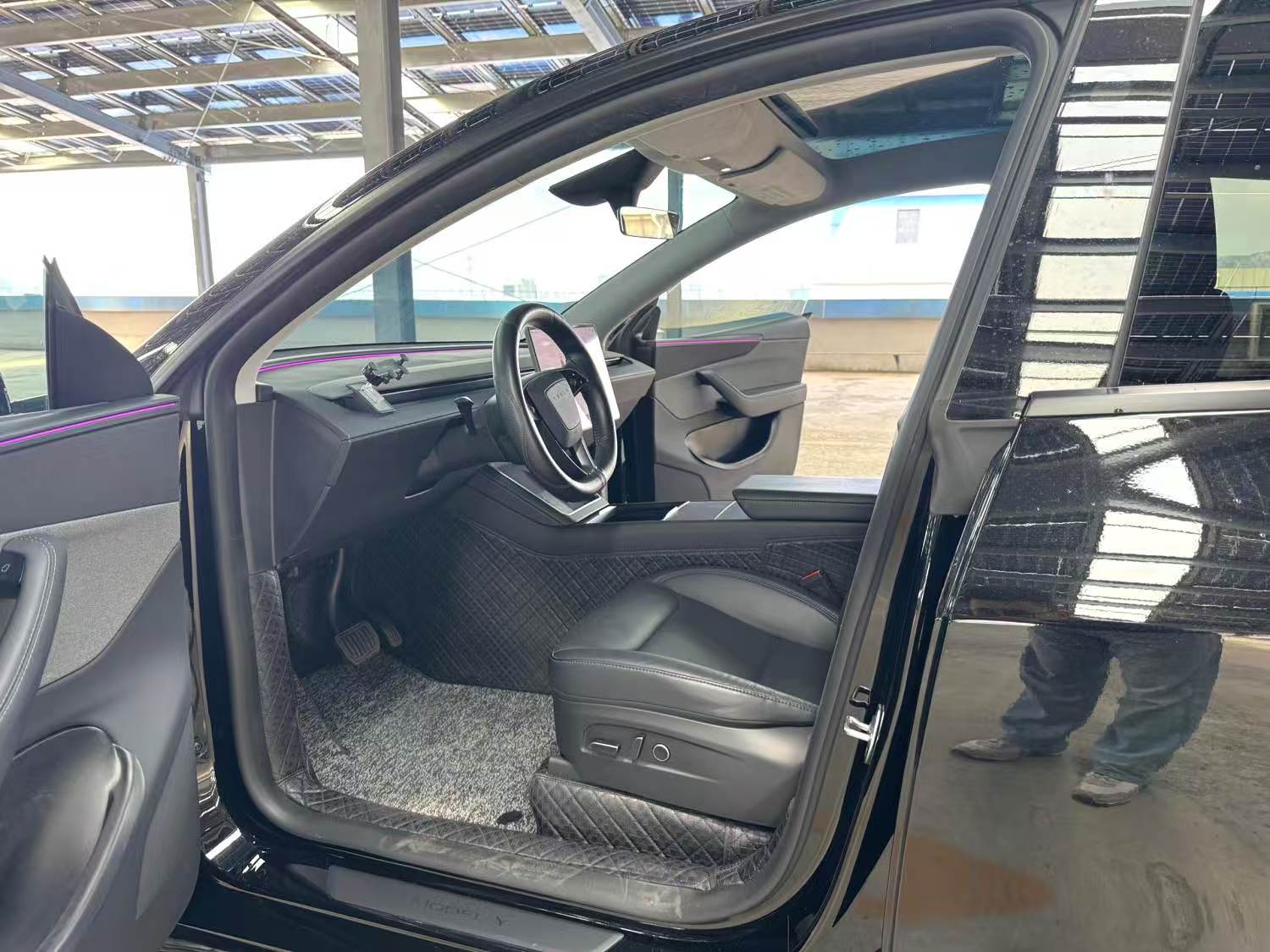 Tesla Model Y 2025 car image #9
