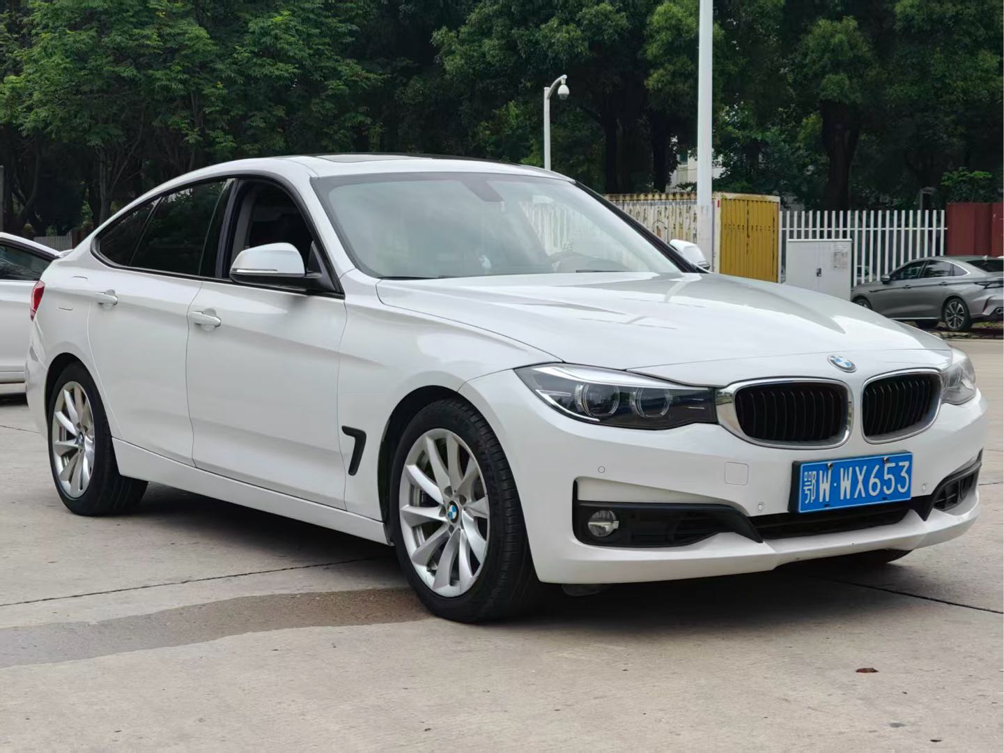 BMW 3 Series GT 2018 car image #5