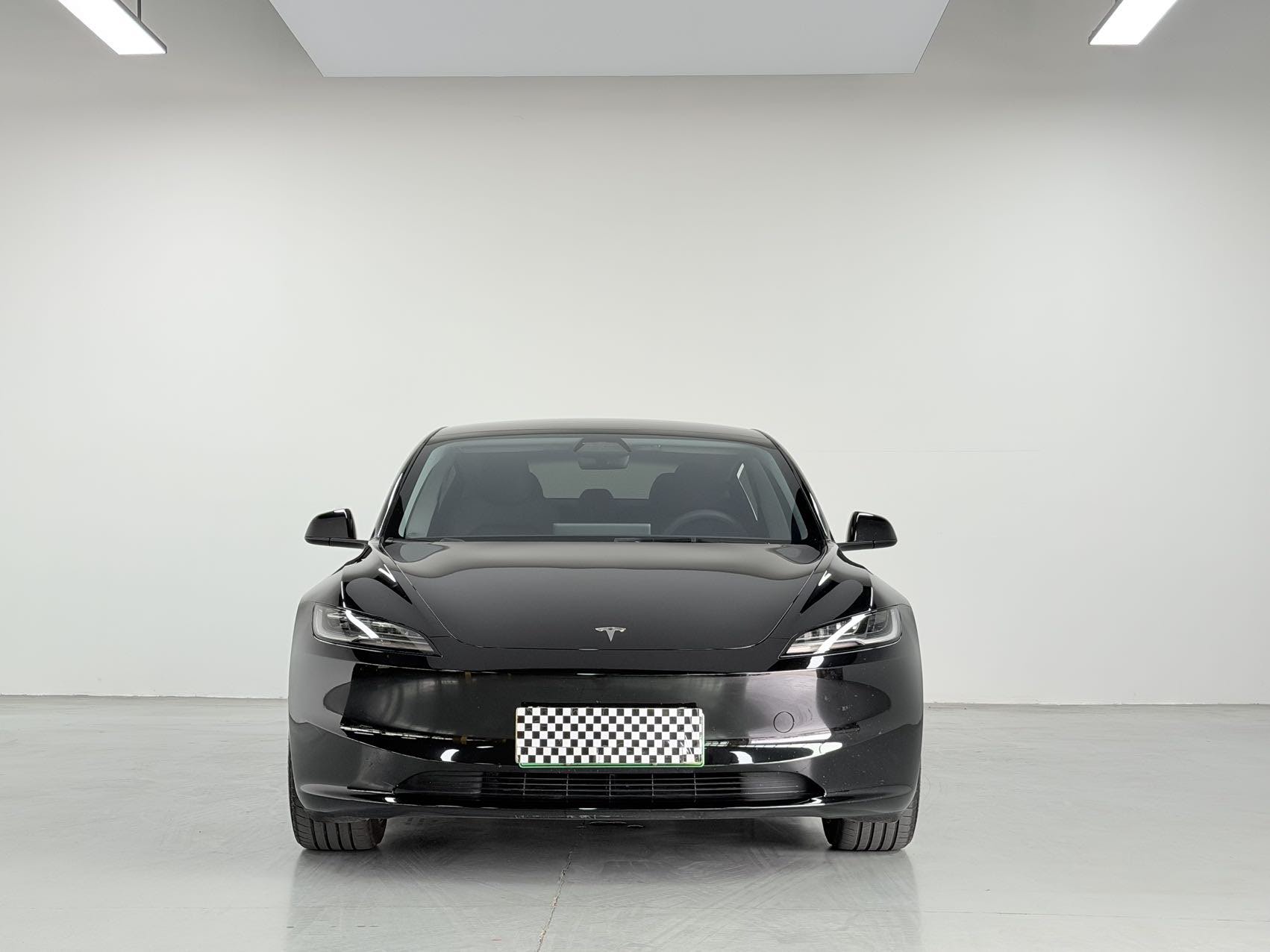 Tesla Model 3 2025 car image #4
