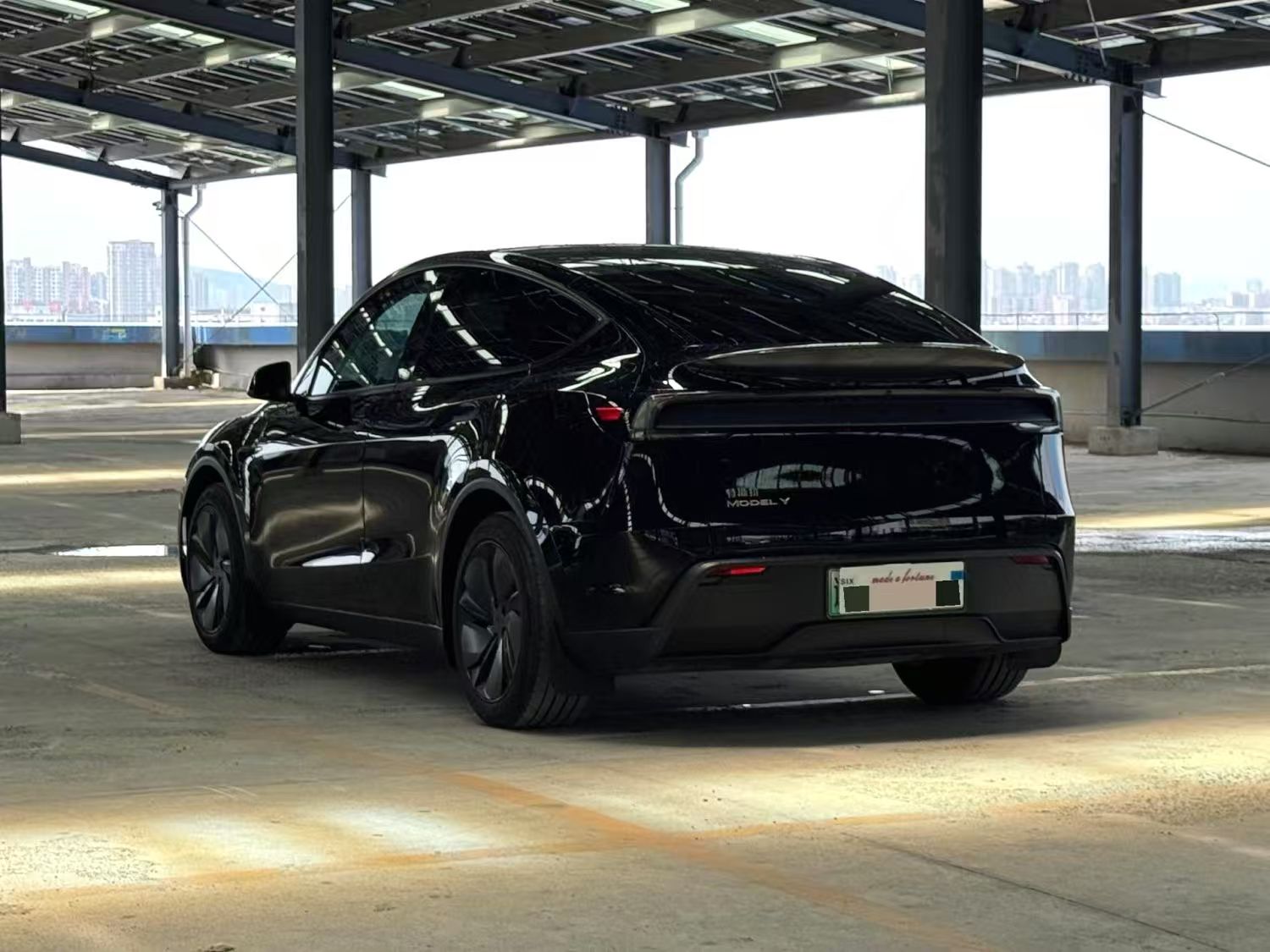 Tesla Model Y 2025 car image #7