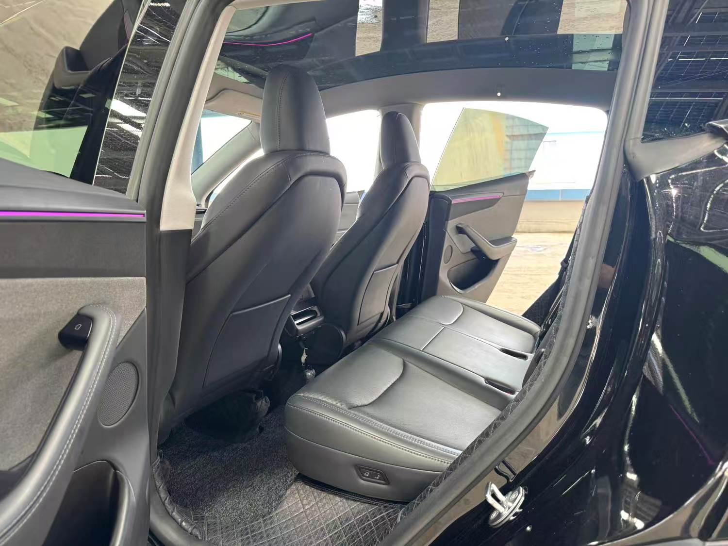 Tesla Model Y 2025 car image #11