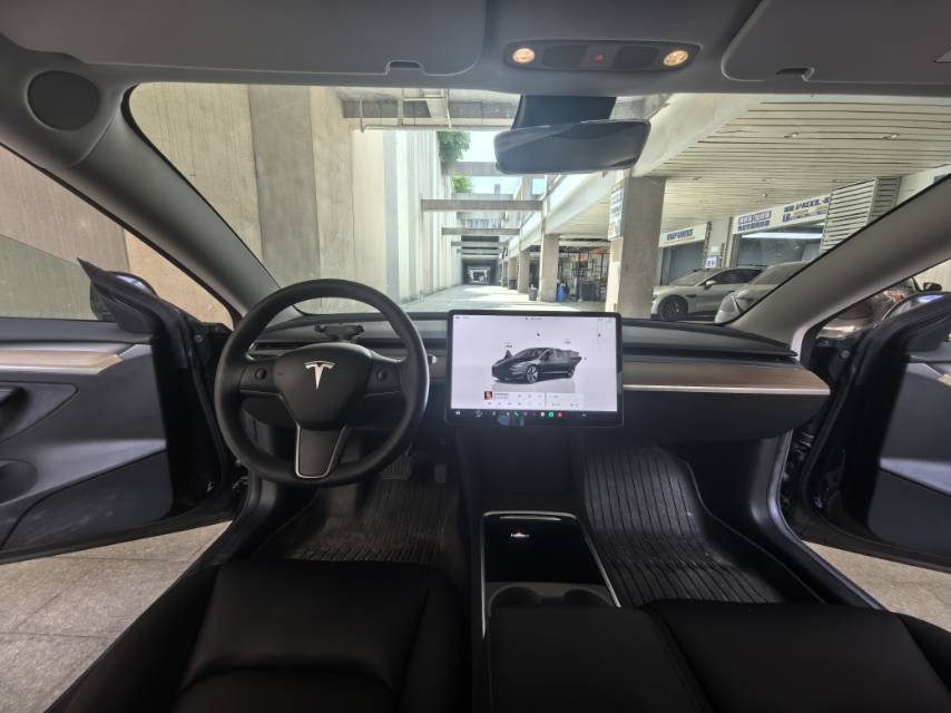 Tesla Model 3 2023 car image #9